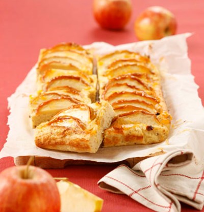 Bild zu Topfen-Grießkuchen mit Äpfeln