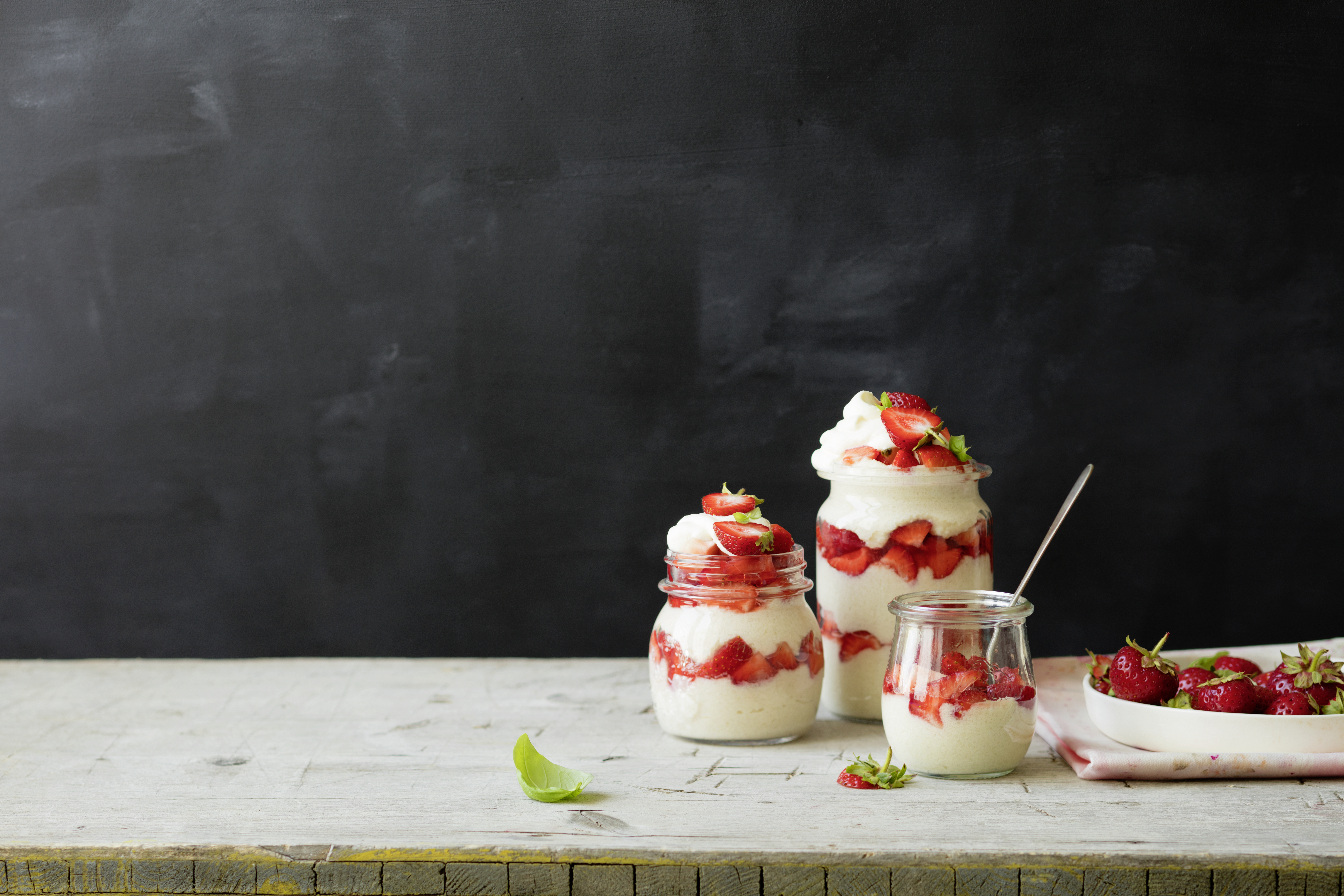 Bild zu Grießschichtdessert mit Erdbeeren