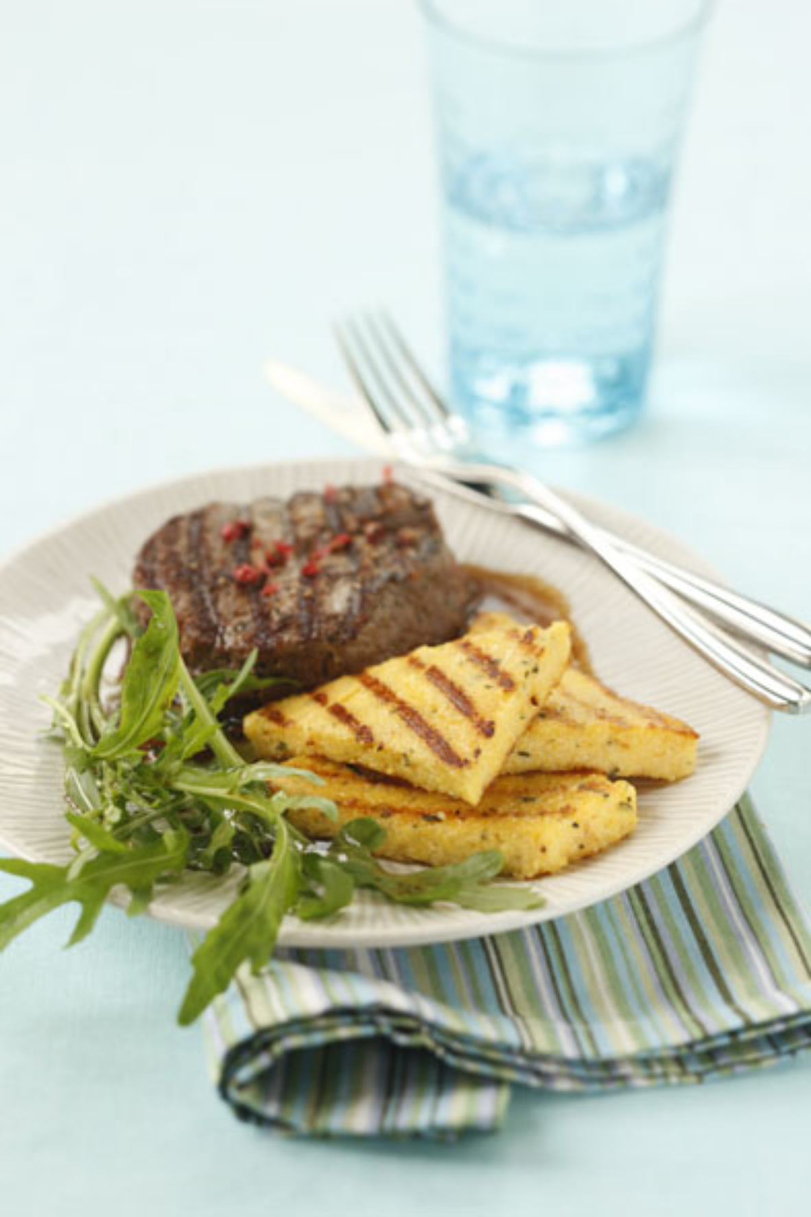 Bild zu Rindersteak mit gegrillter Kräuterpolenta