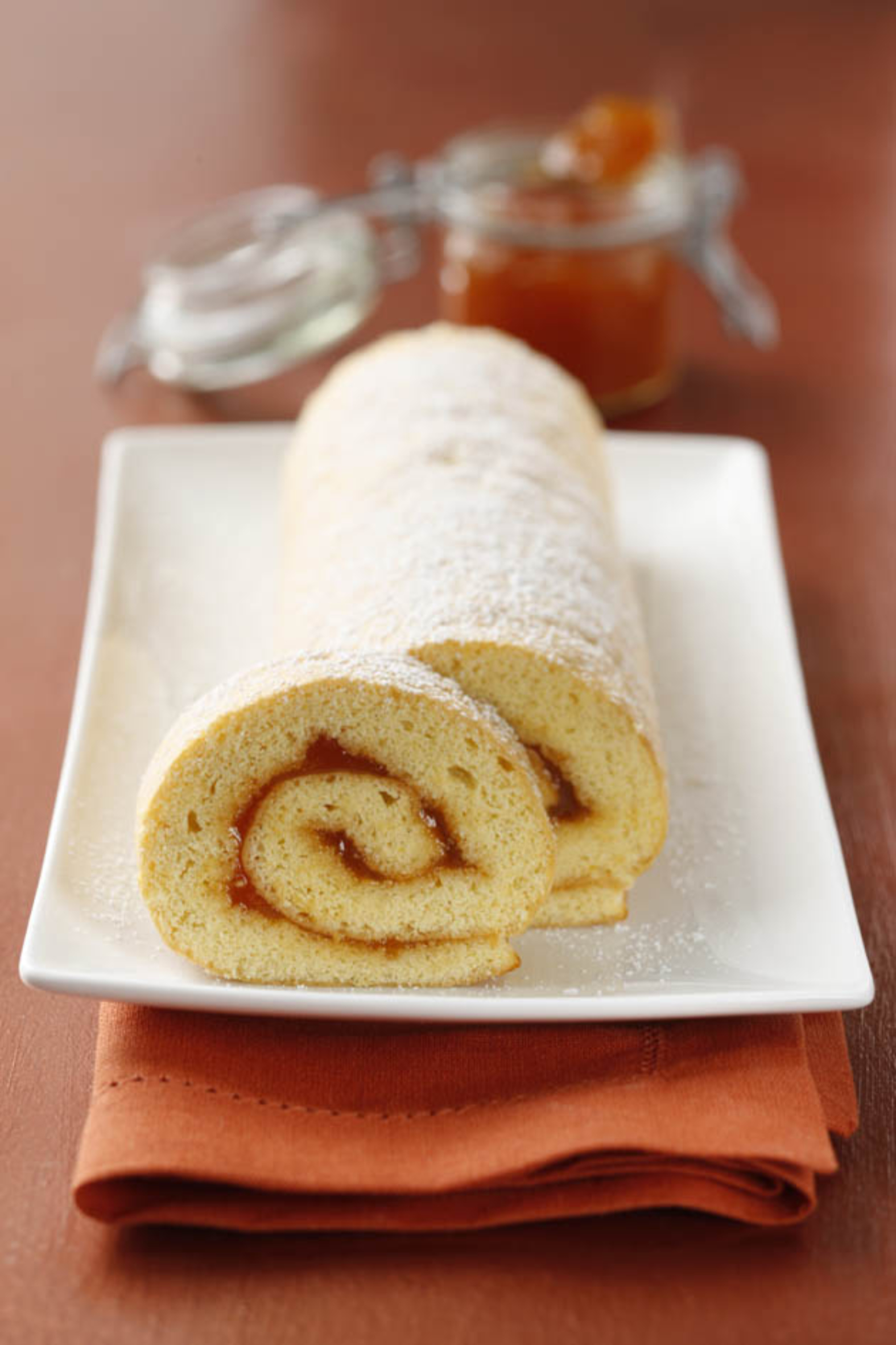 Bild zu Biskuitroulade mit Marillenmarmelade