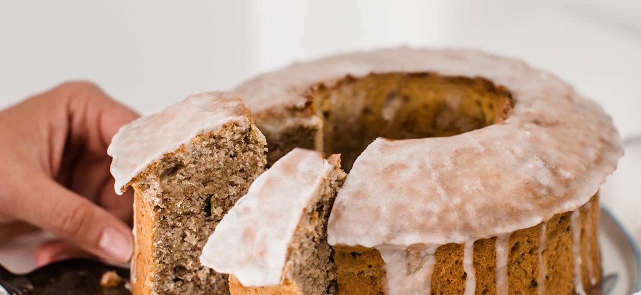 Bild zu Zucchini Gugelhupf mit fruchtiger Zitronenglasur