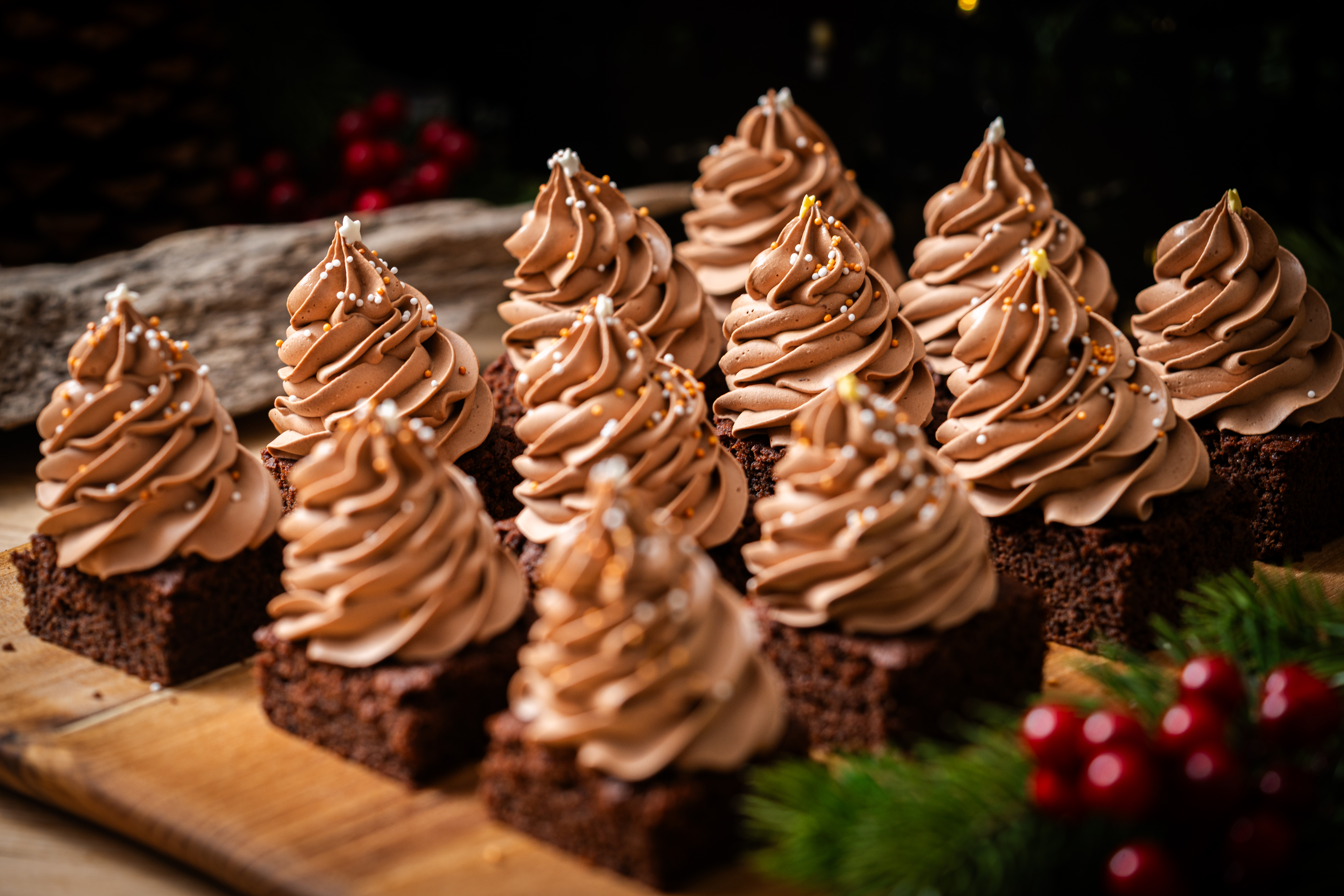 Bild zu Weihnachtliche Brownie-Cupcakes