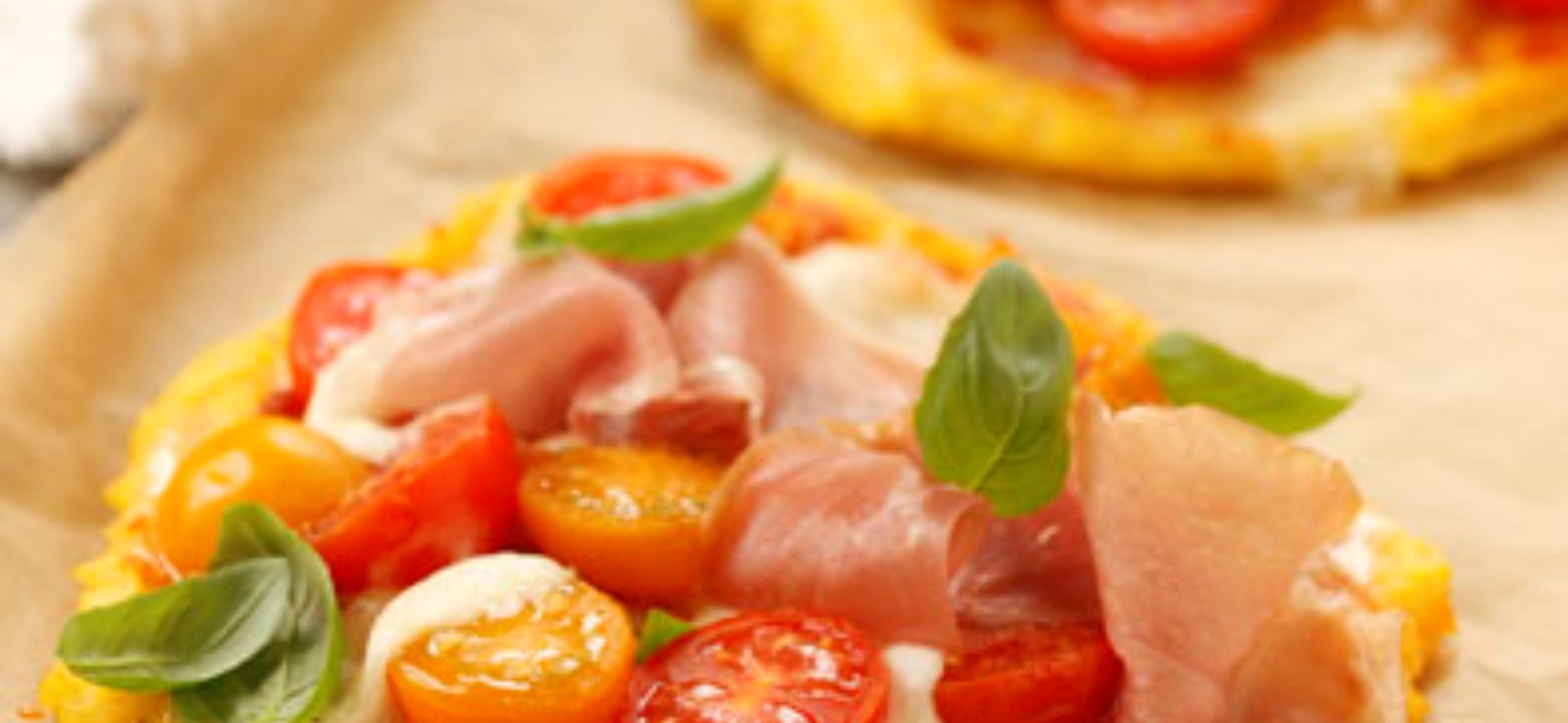Bild zu Polentapizza mit Büffelmozzarella und Prosciutto