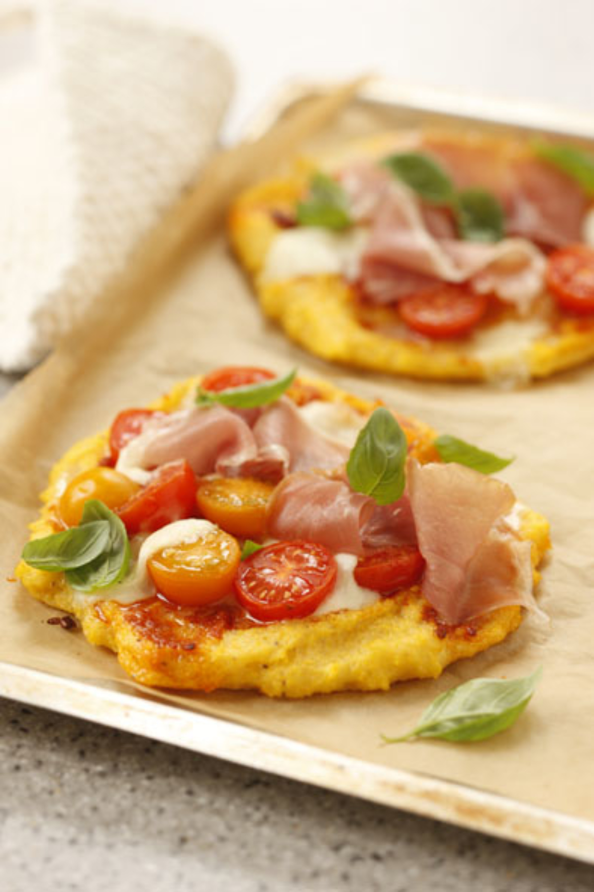 Bild zu Polentapizza mit Büffelmozzarella und Prosciutto