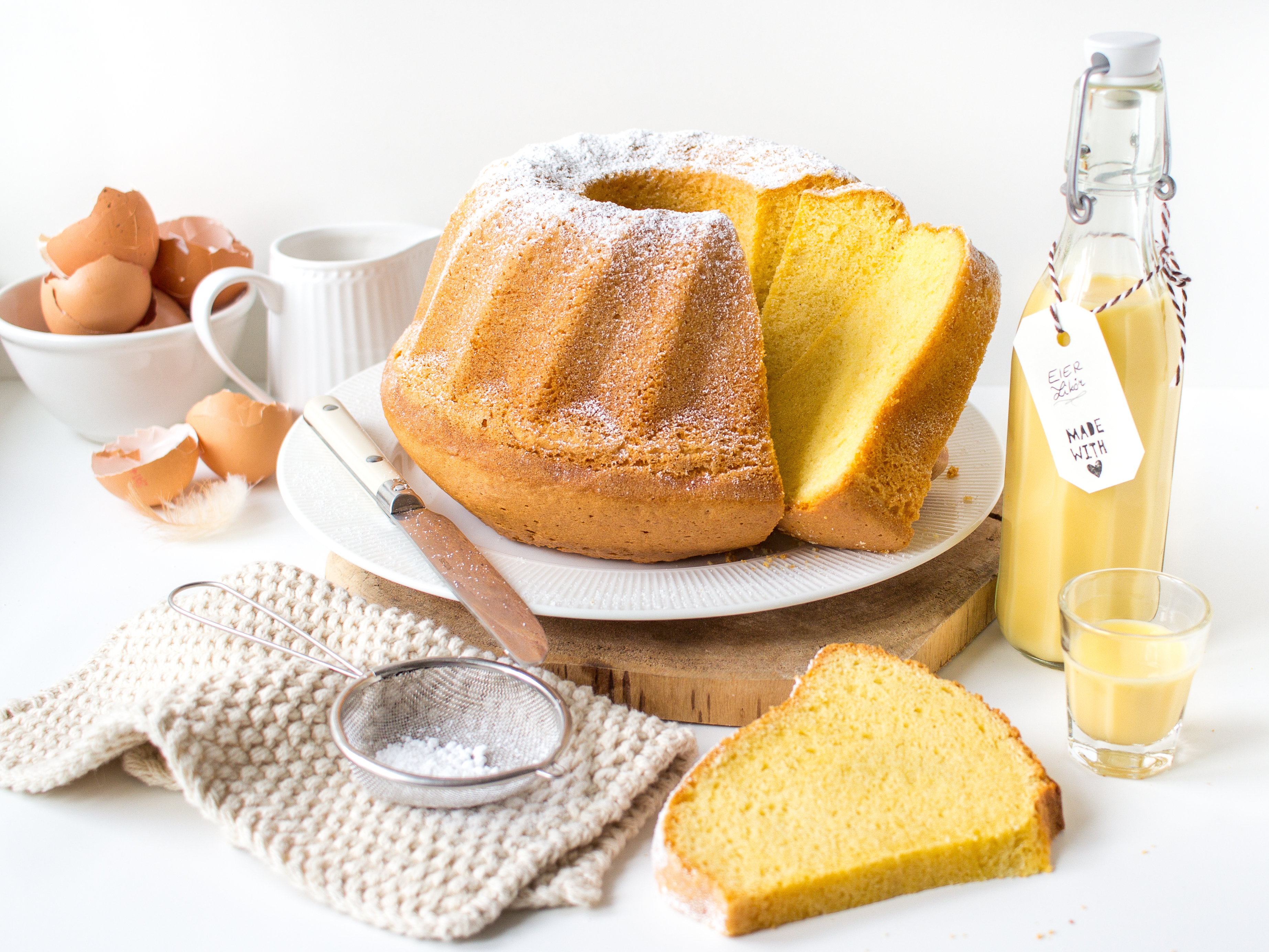 Bild zu Eierlikör-Gugelhupf