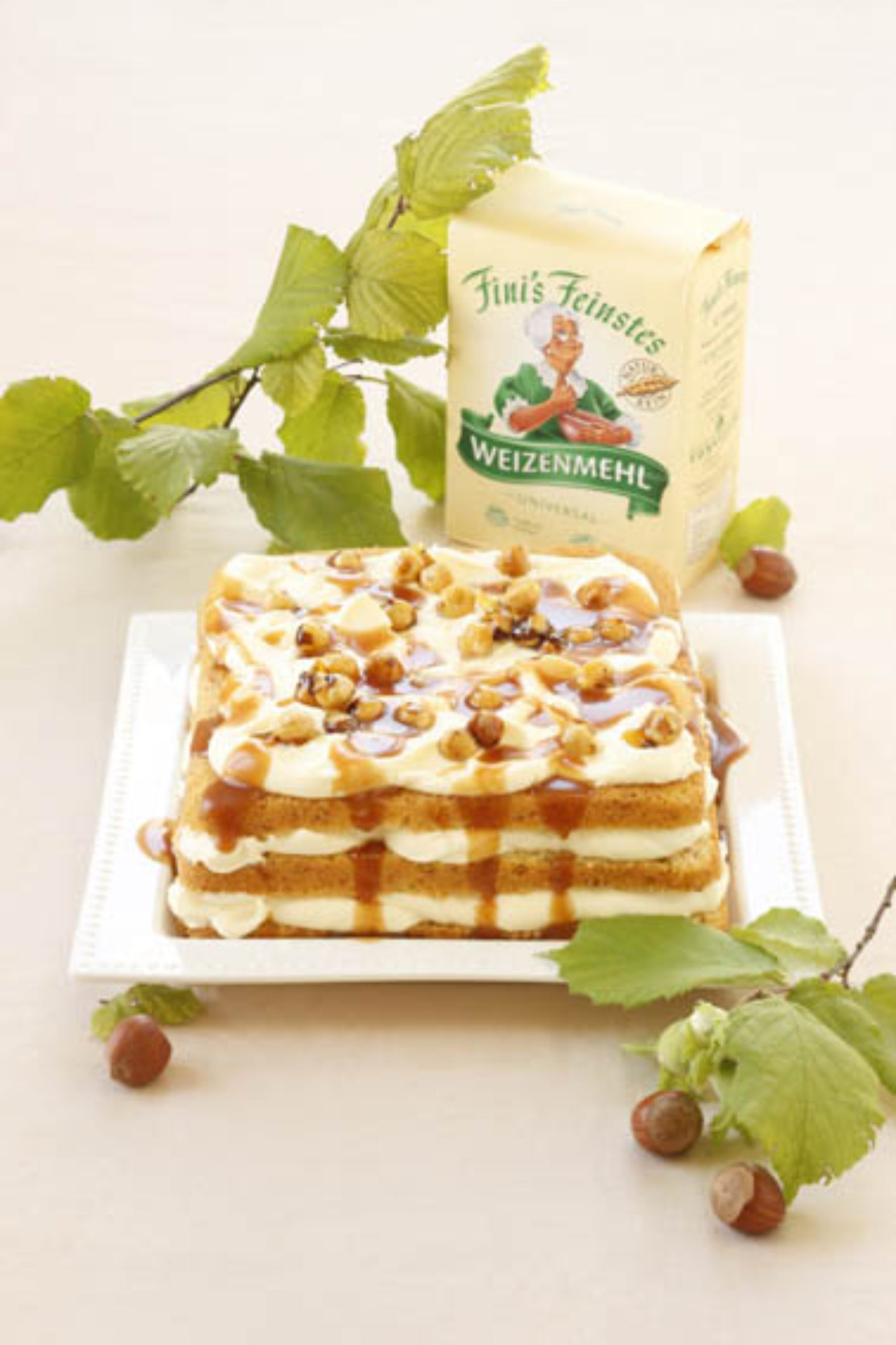 Bild zu Karamell-Haselnusskuchen