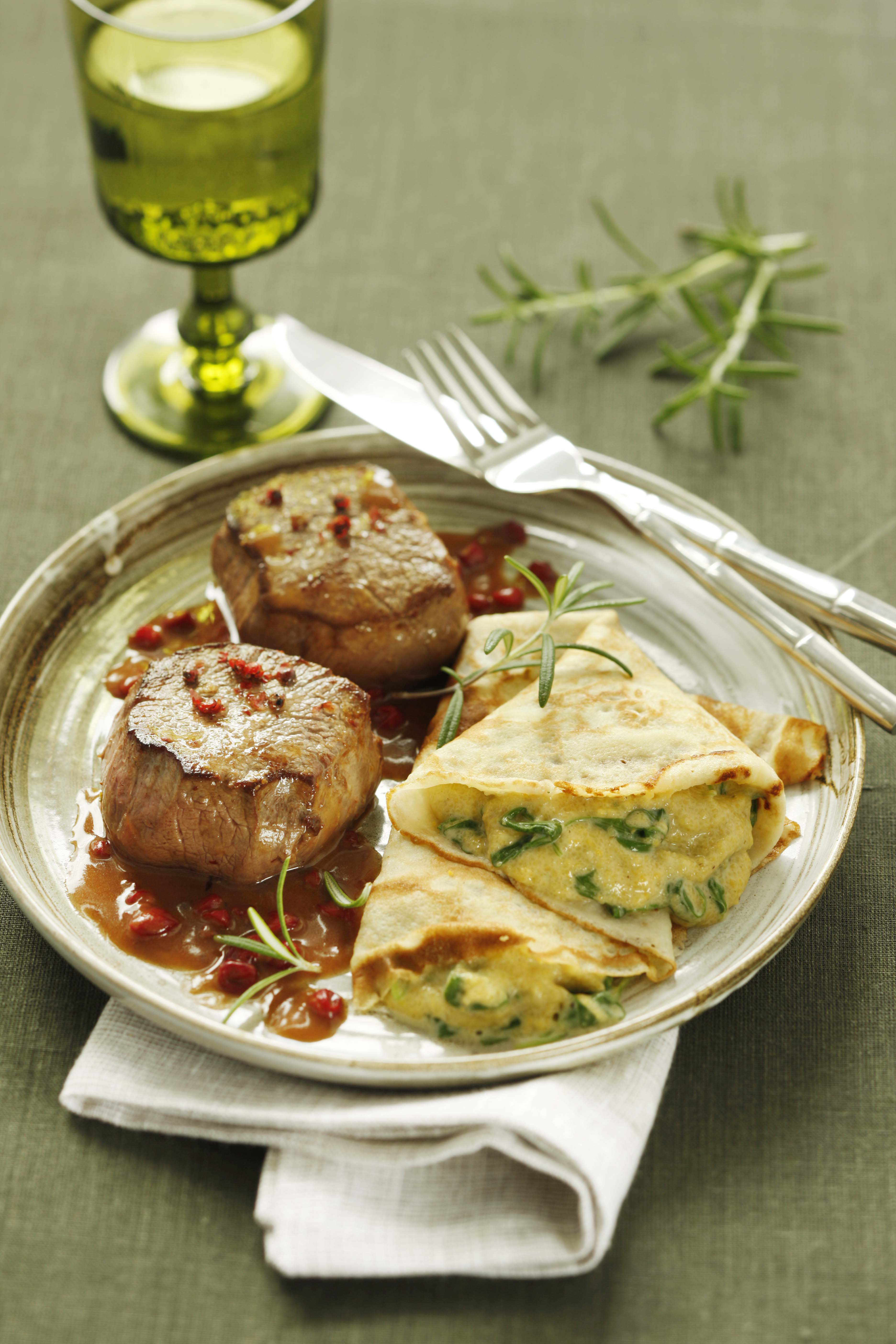 Hirschsteak mit Bärlauch-Polenta-Palatschinken Rezept | Fini´s Feinstes