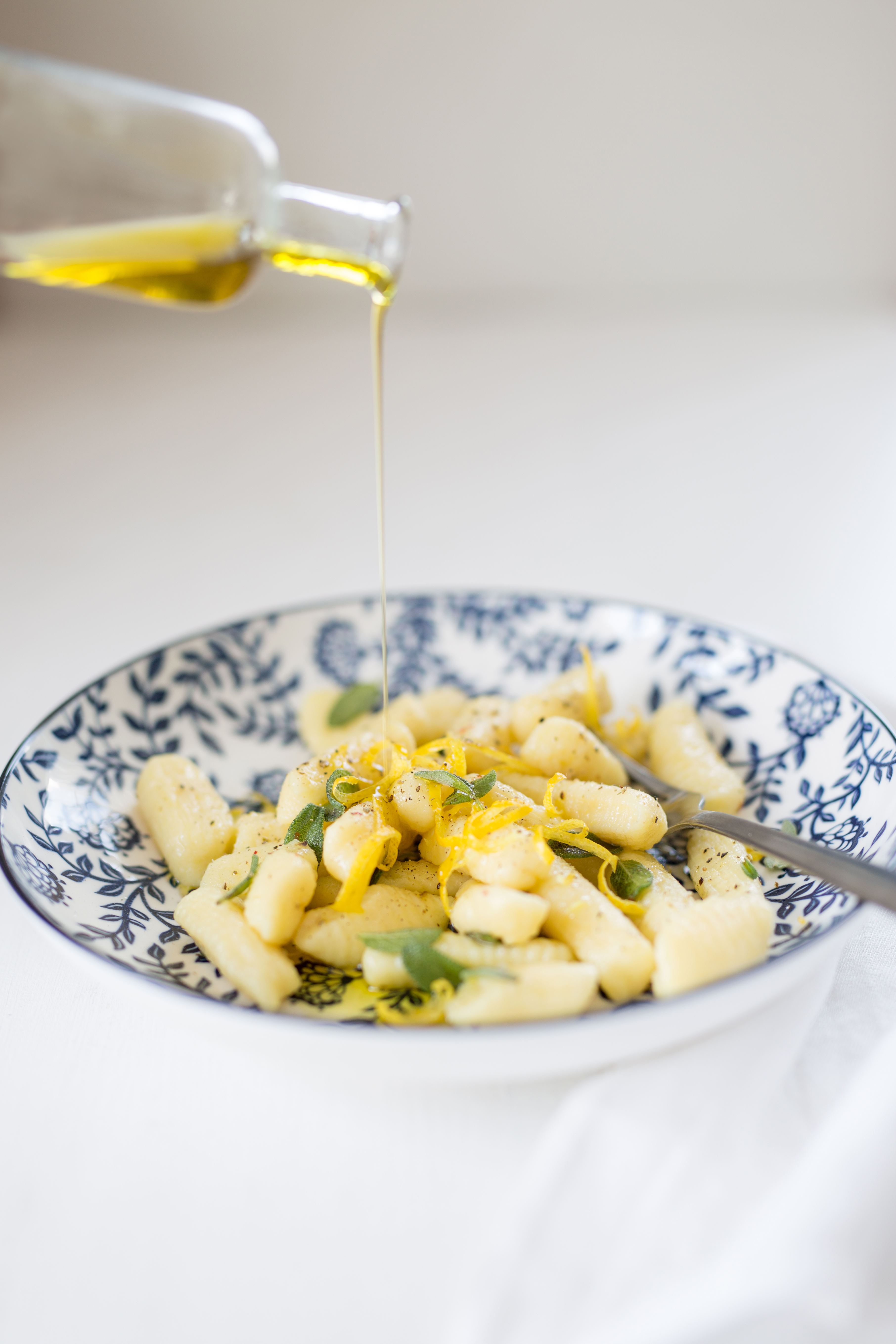 Bild zu Kartoffelgnocchi mit frischem Salbei und Zitronenzesten