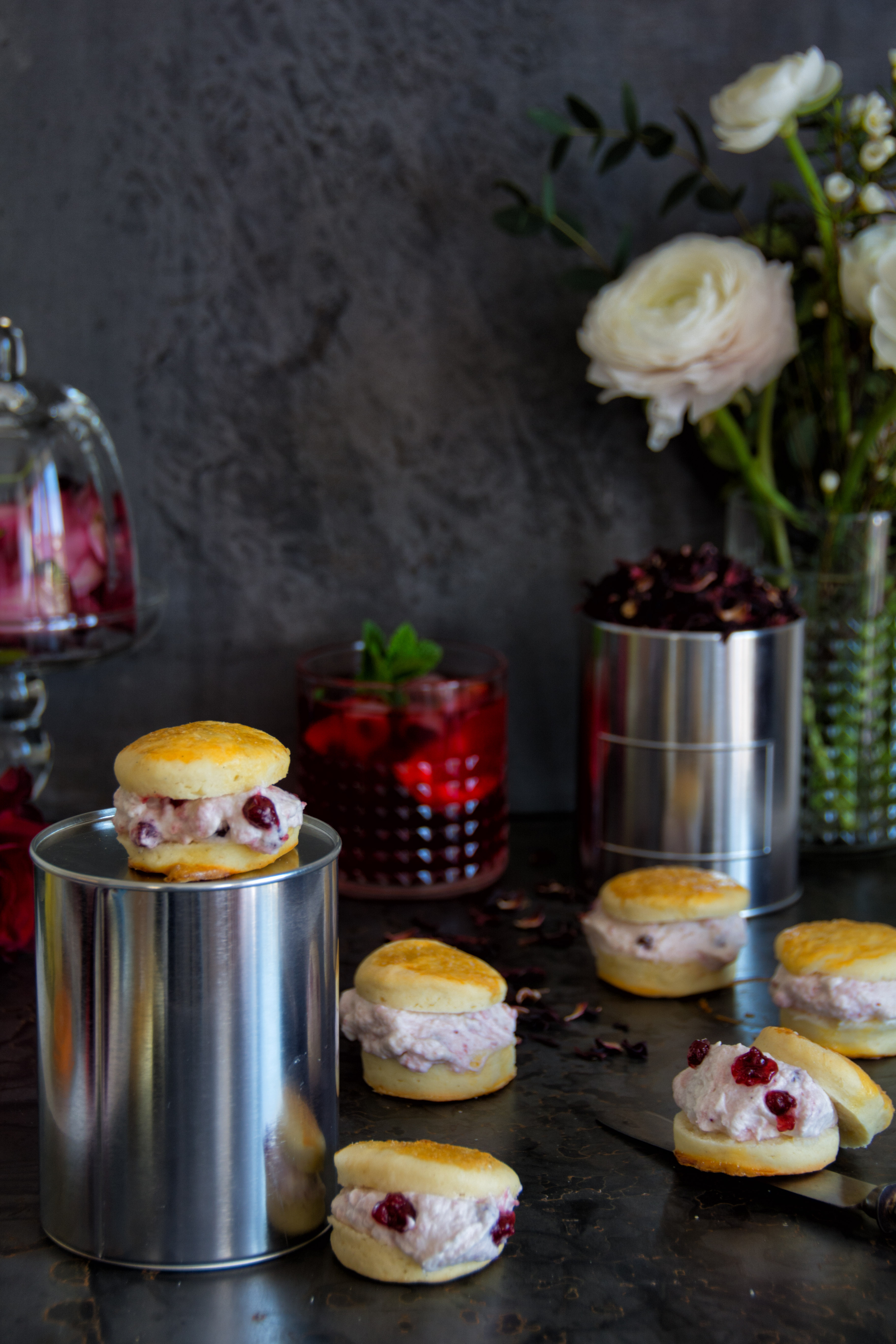 Bild zu Scones mit Preiselbeerschlagobers