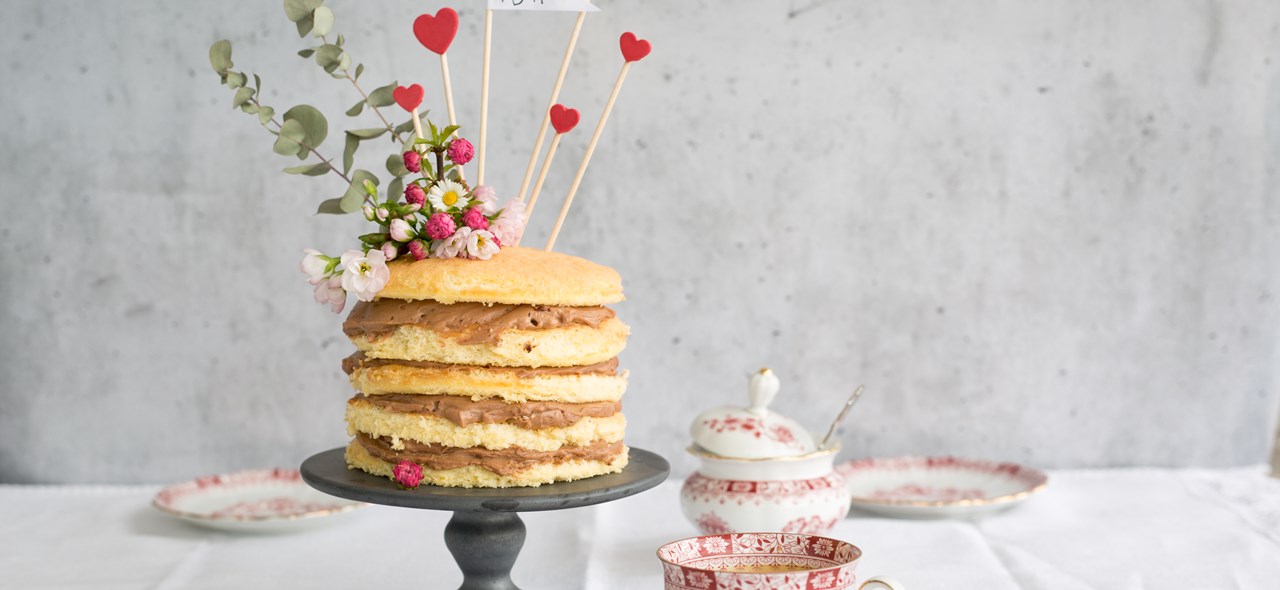 Bild zu Nougat-Naked Cake zum Muttertag