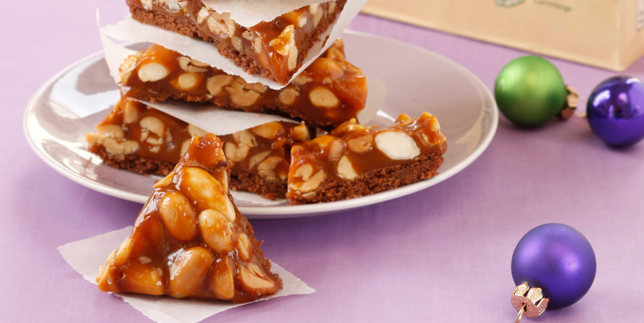 Bild zu Erdnuss-Karamell-Ecken
