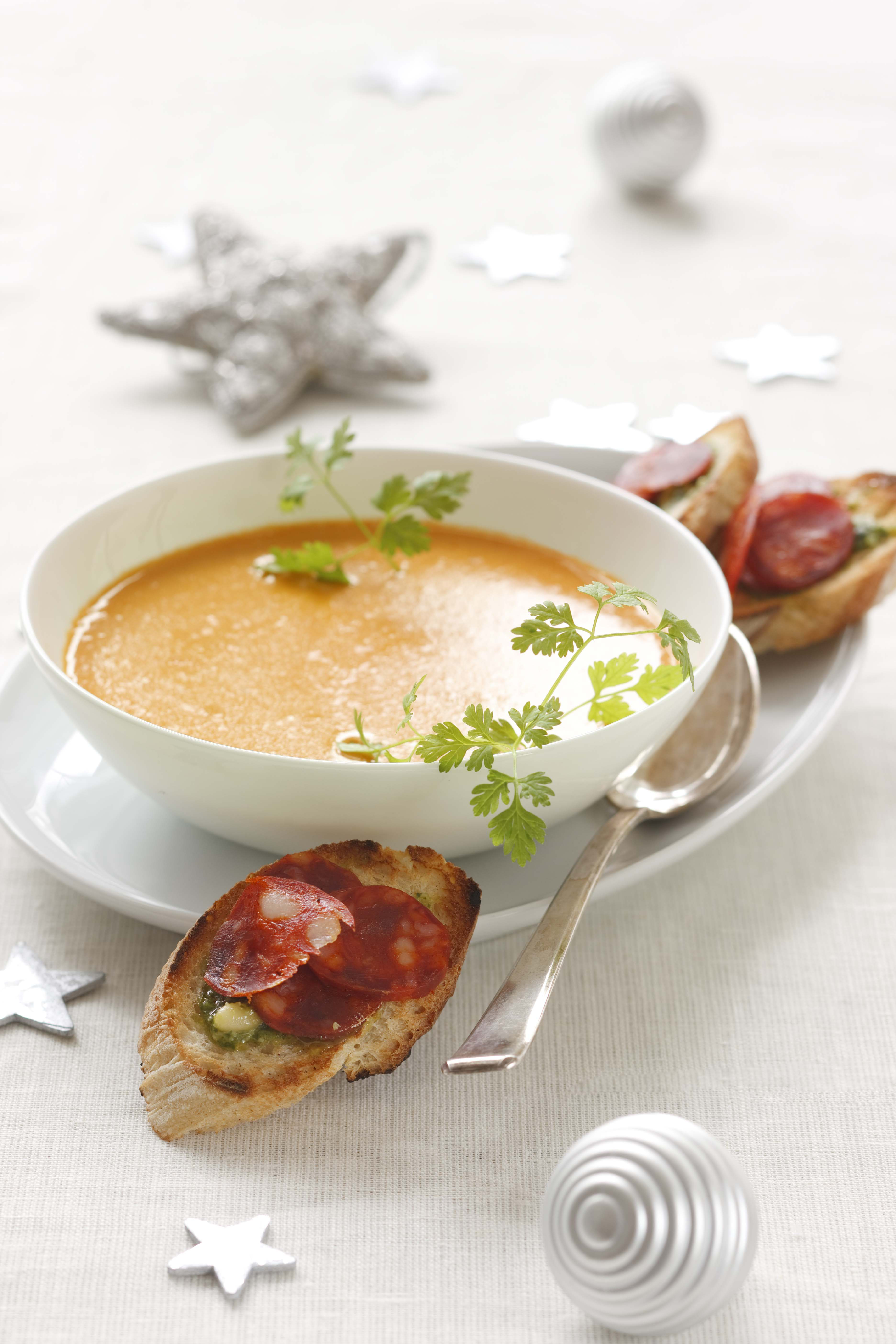 Bild zu Tomaten-Grießsuppe