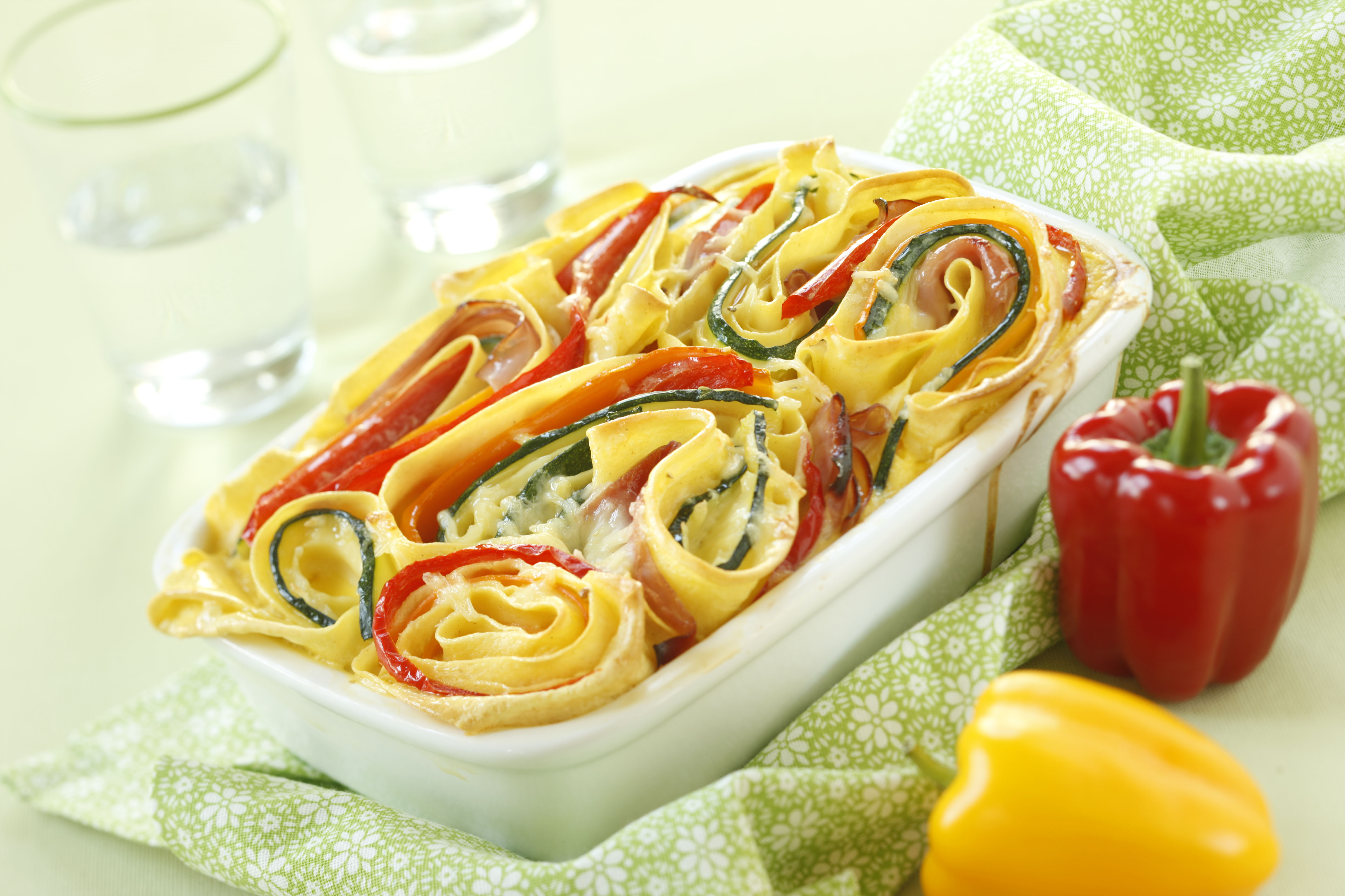 Bild zu Nudelauflauf mit Schinken und Gemüse