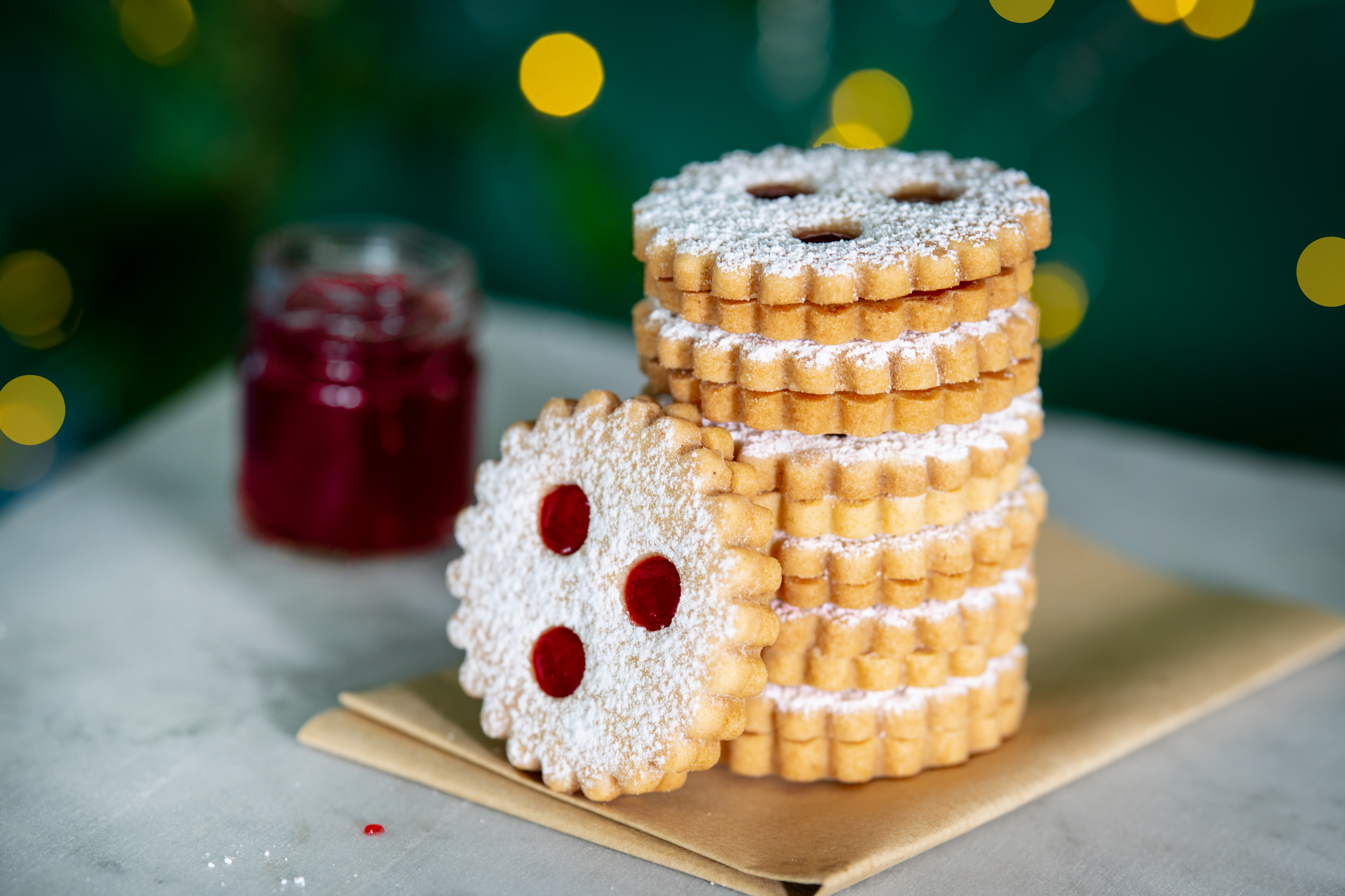 Bild zu Linzer Augen mit Ribiselmarmelade