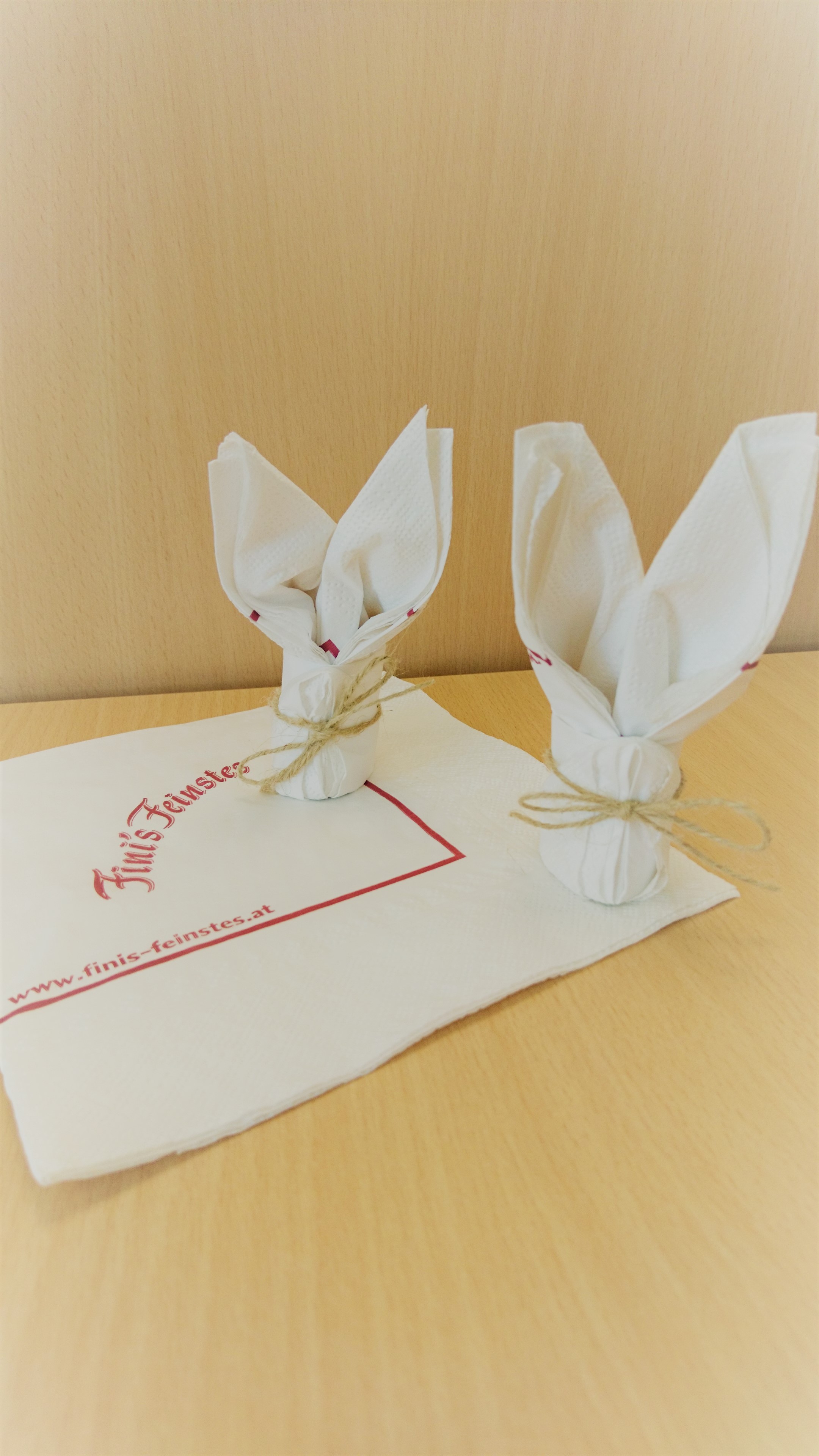 Bastelanleitung für Osterhasen-Servietten