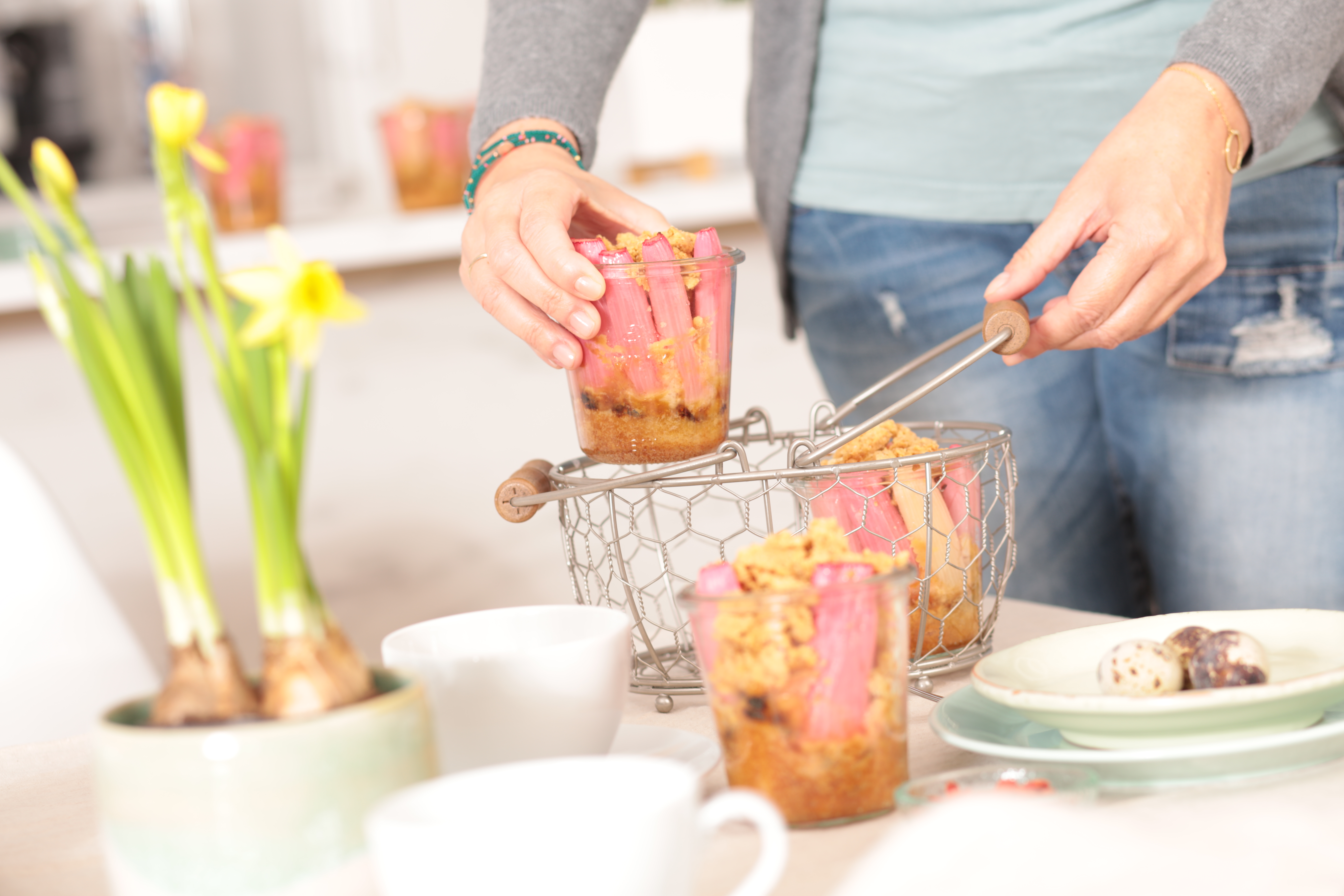Bild zu Goji-Rhabarber-Kuchen im Glas