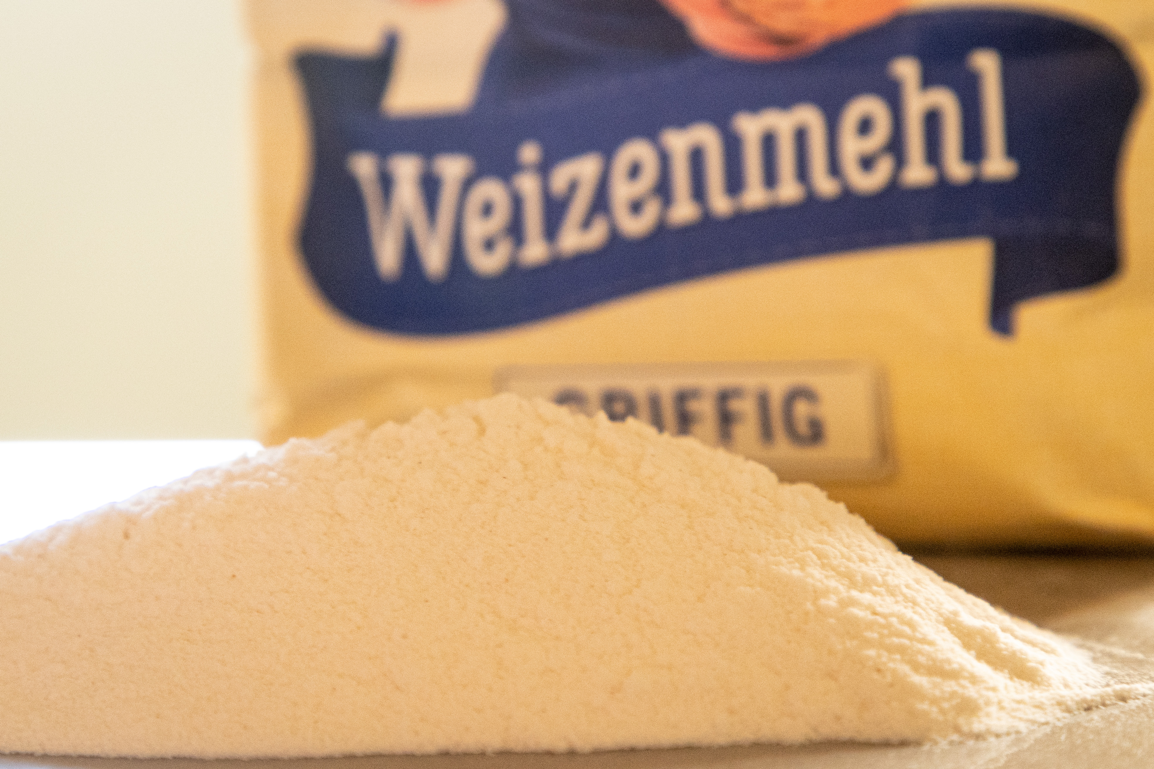 Fini´s Feinstes Weizenmehl griffig © Land schafft Leben