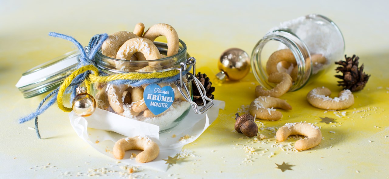 Bild zu Kokoskipferln mit Grieß & Honig