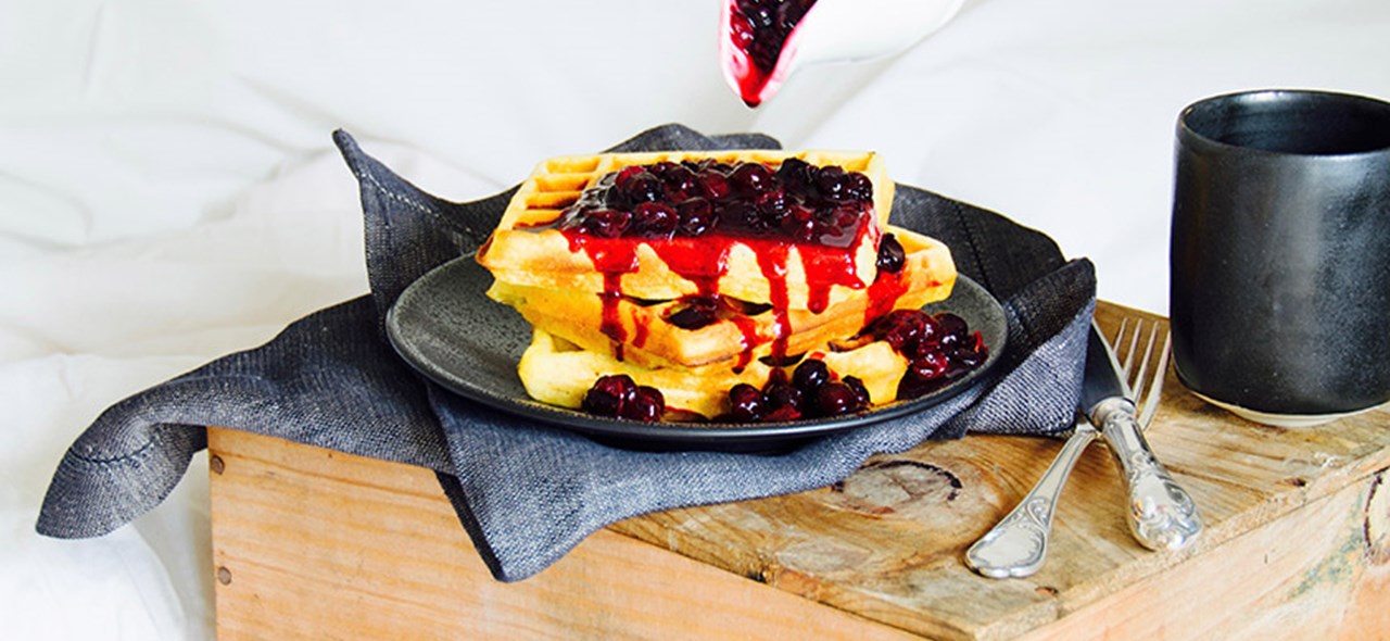 Bild zu Orangenwaffeln mit Heidelbeersauce