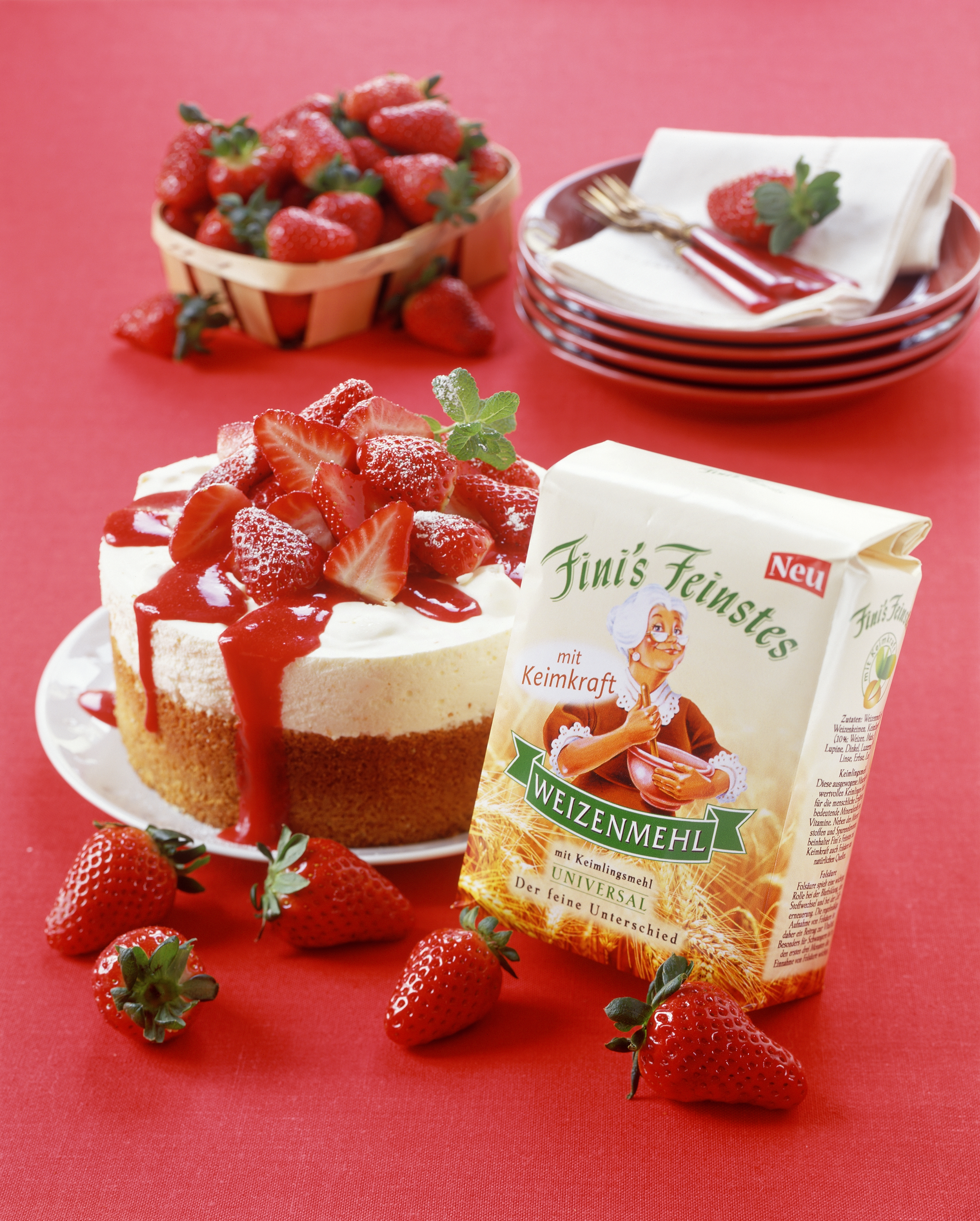 Bild zu Erdbeertorte mit Buttermilchcreme