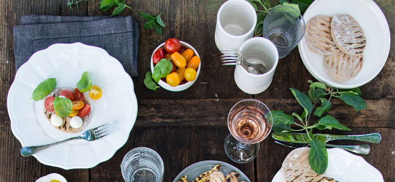 Bild zu Gegrilltes Roggenbrot mit Tomate, Mozzarella & Basilikum