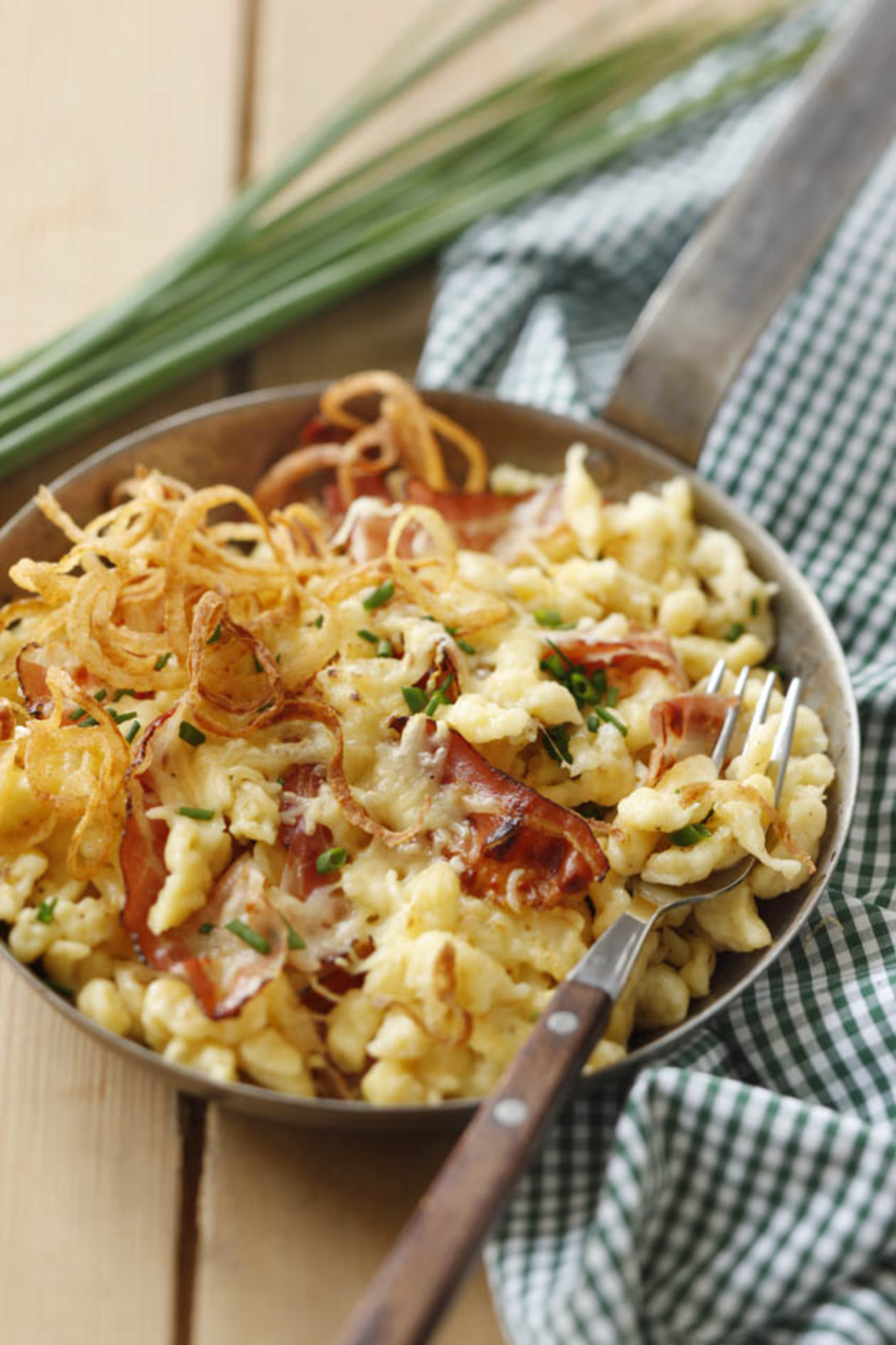 Bild zu Pikante Käsespätzlepfanne mit Speck