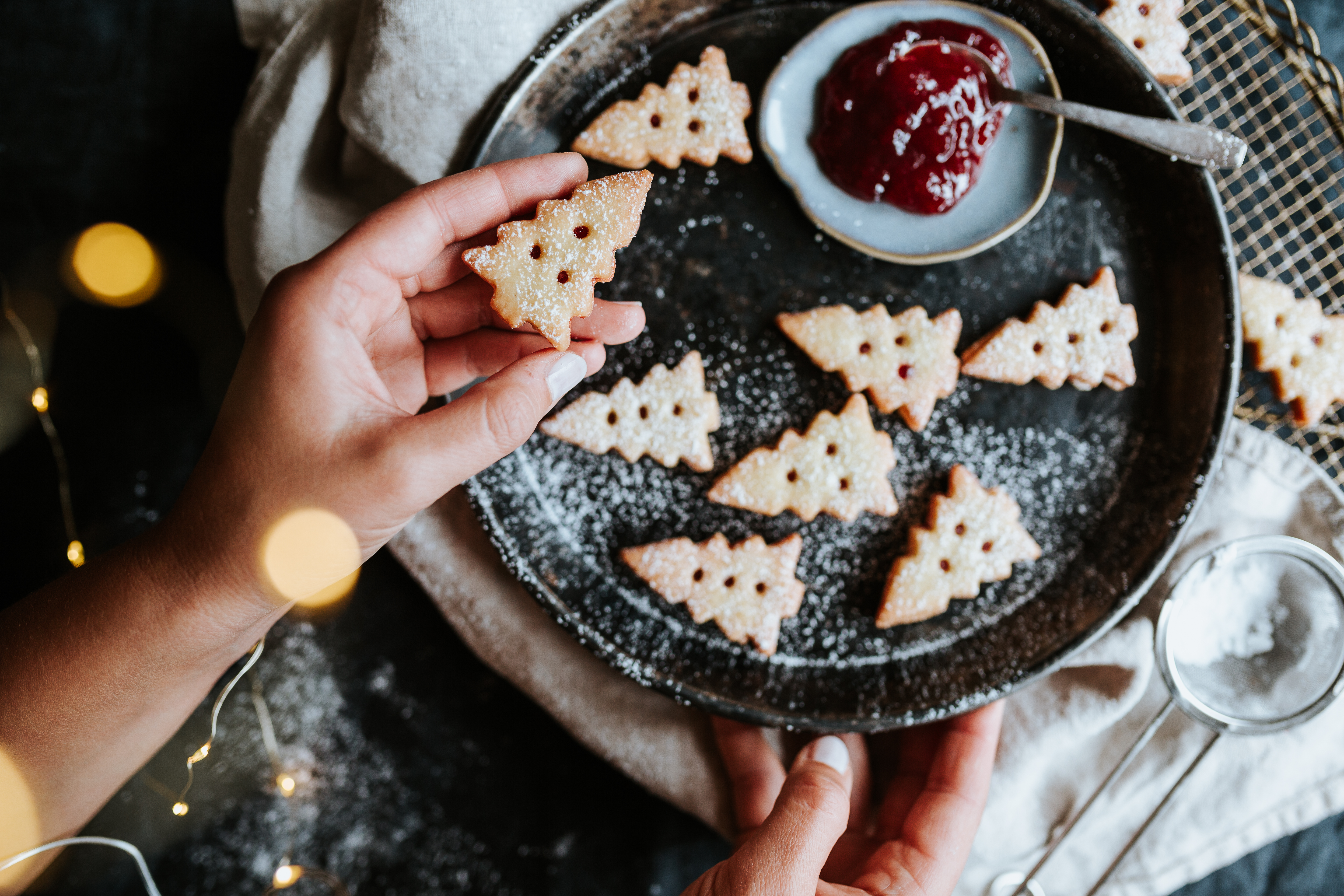 Bild zu Linzer Augen mit Himbeergelee
