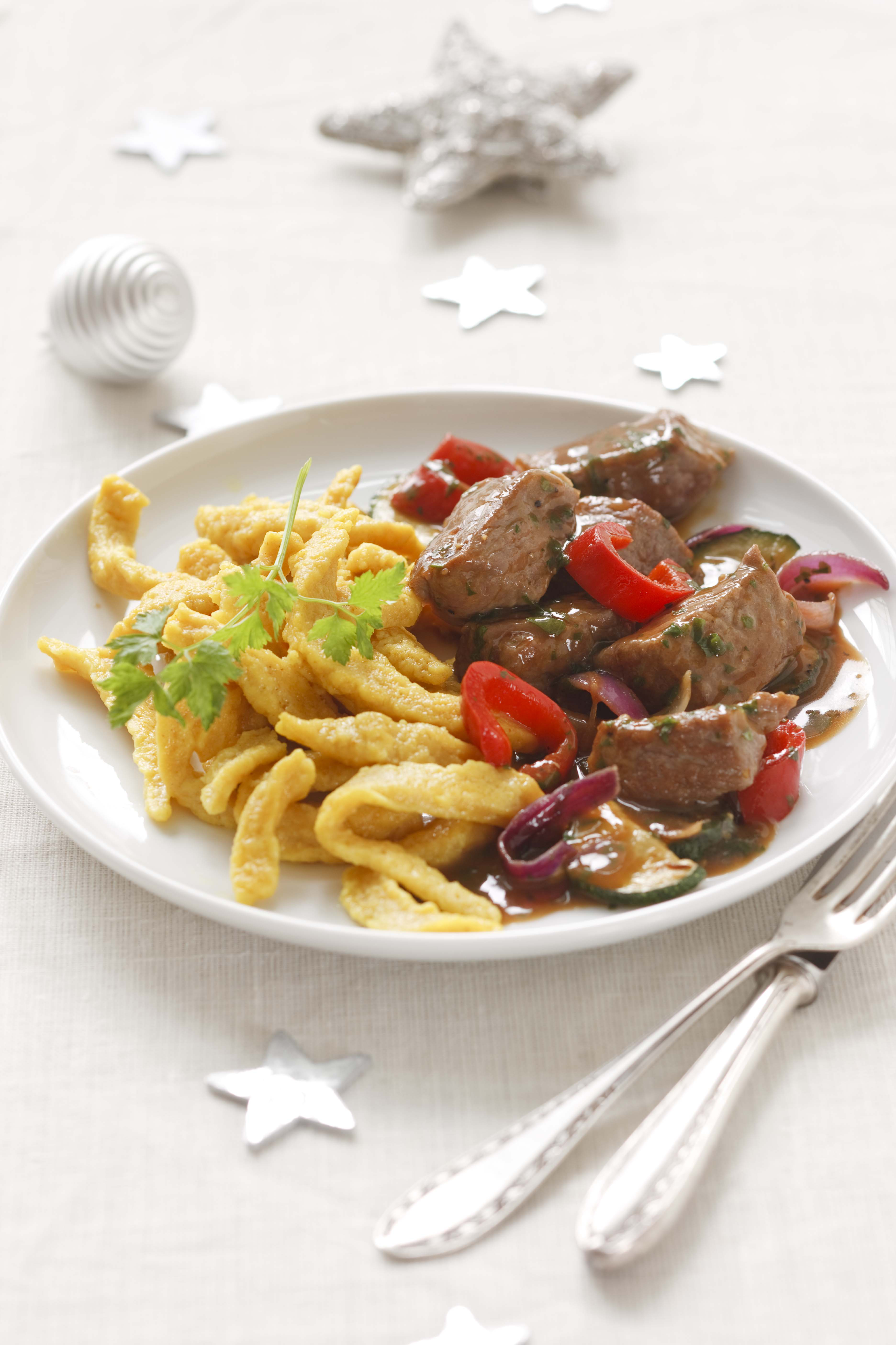 Bild zu Rindsragout mit Curcuma-Spätzle