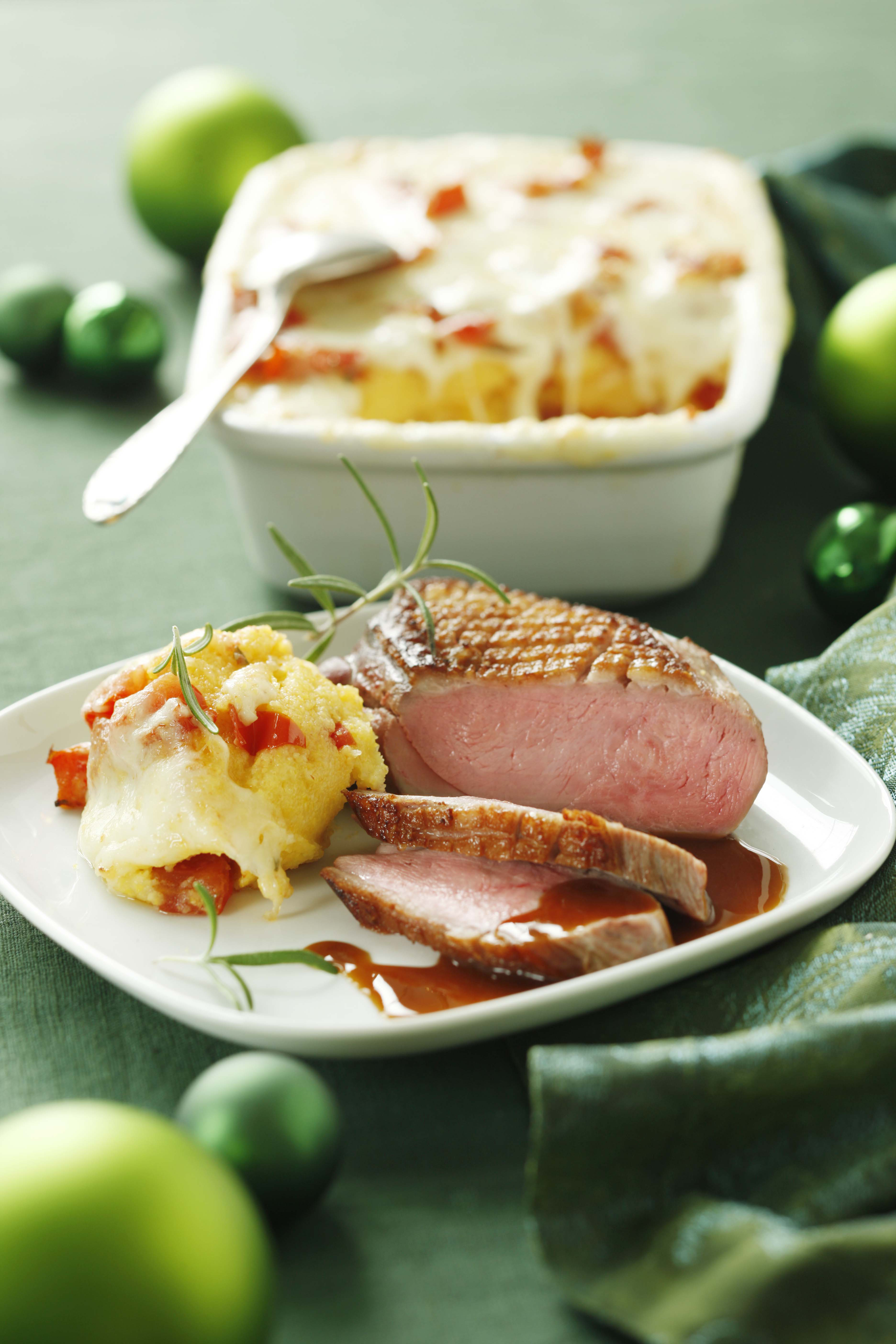 Bild zu Entenbrust mit Tomaten-Polentaauflauf