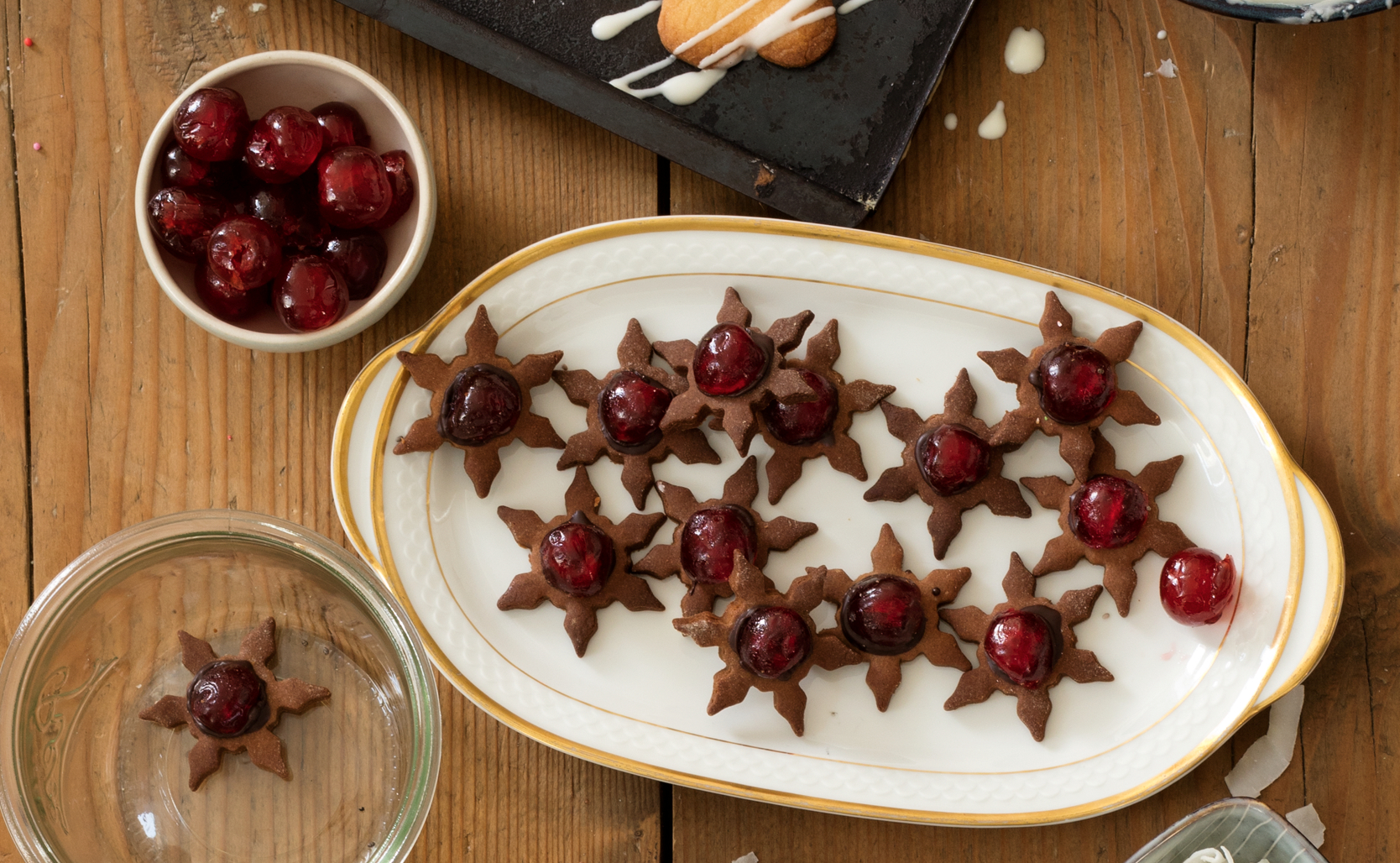 Bild zu Kirsch-Nougat-Sterne