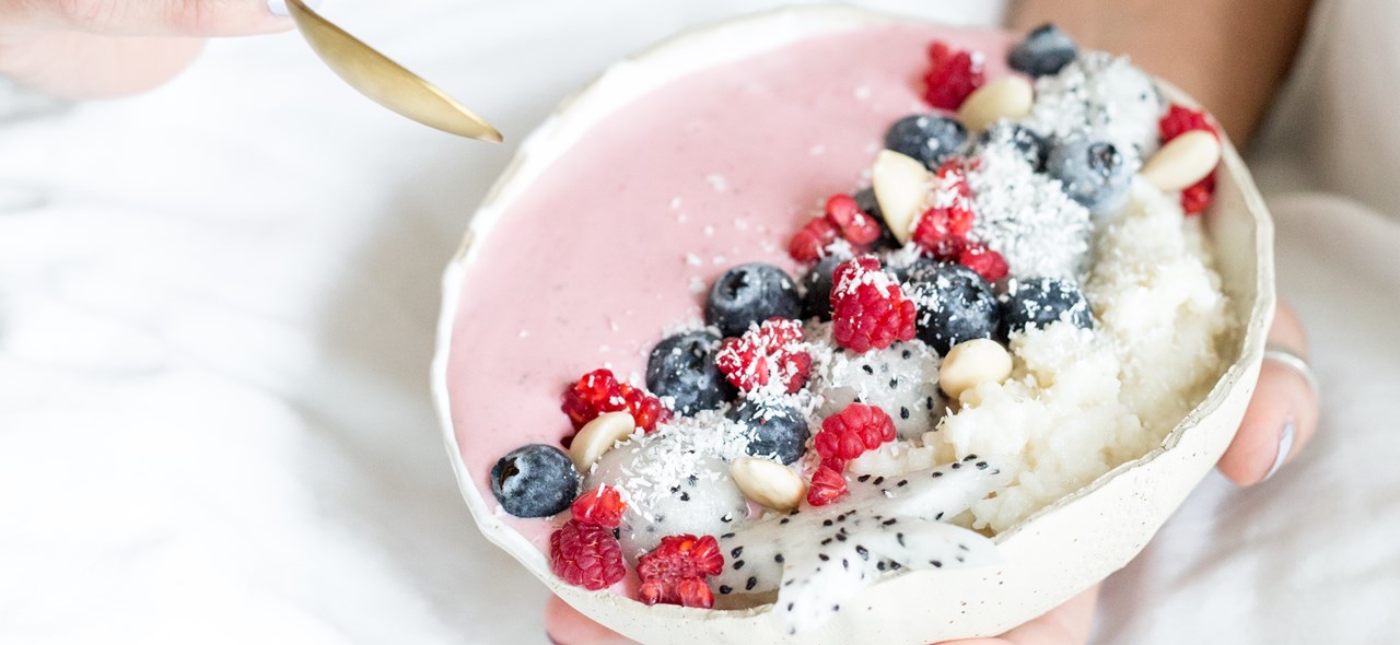 Bild zu Fresh Pink-Panther Frühstücksbowl mit Ruck-Zuck-Grießbrei