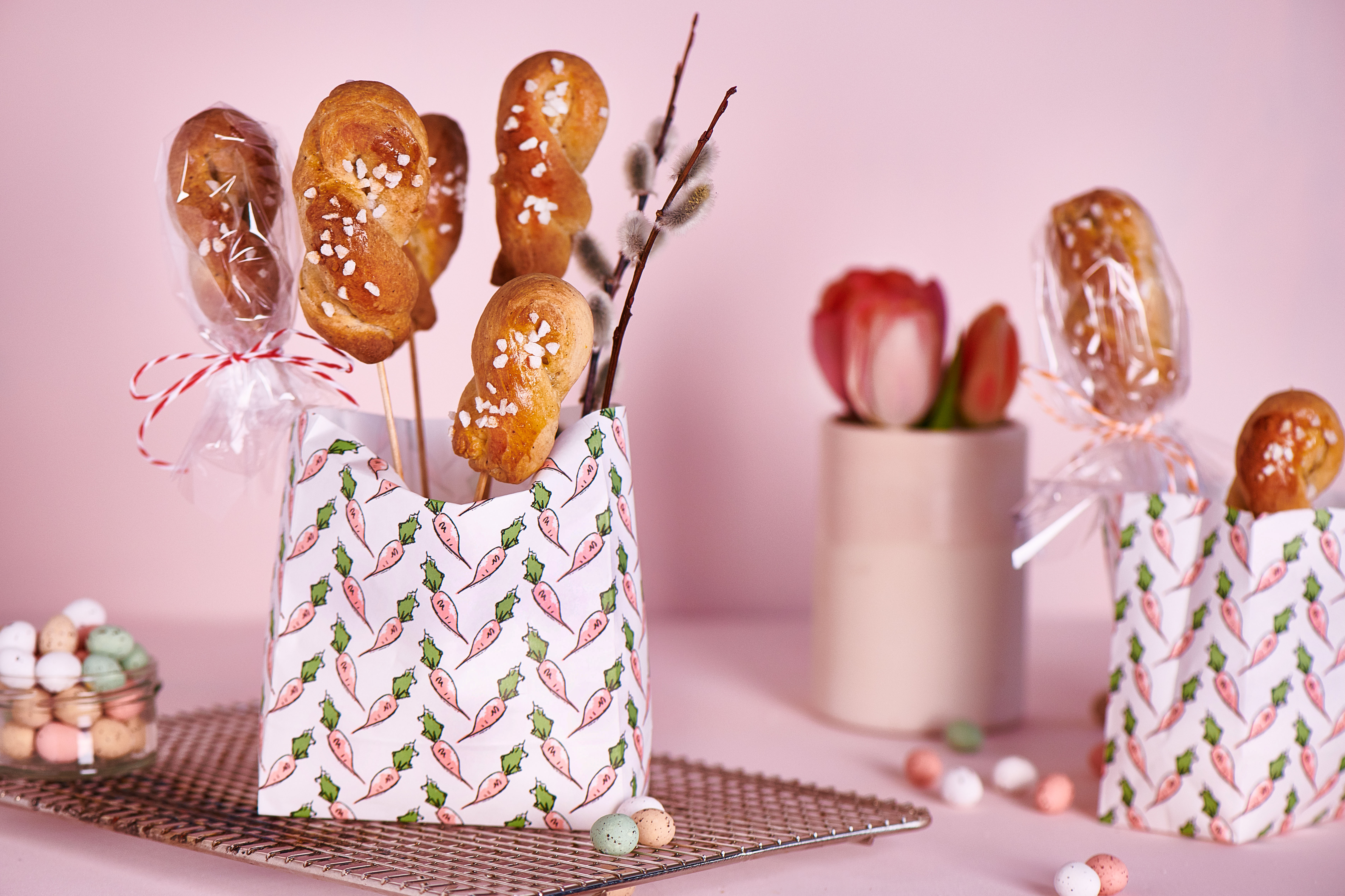 Bild zu Germteigzöpfe am Stiel mit dreierlei Füllung & Hagelzucker