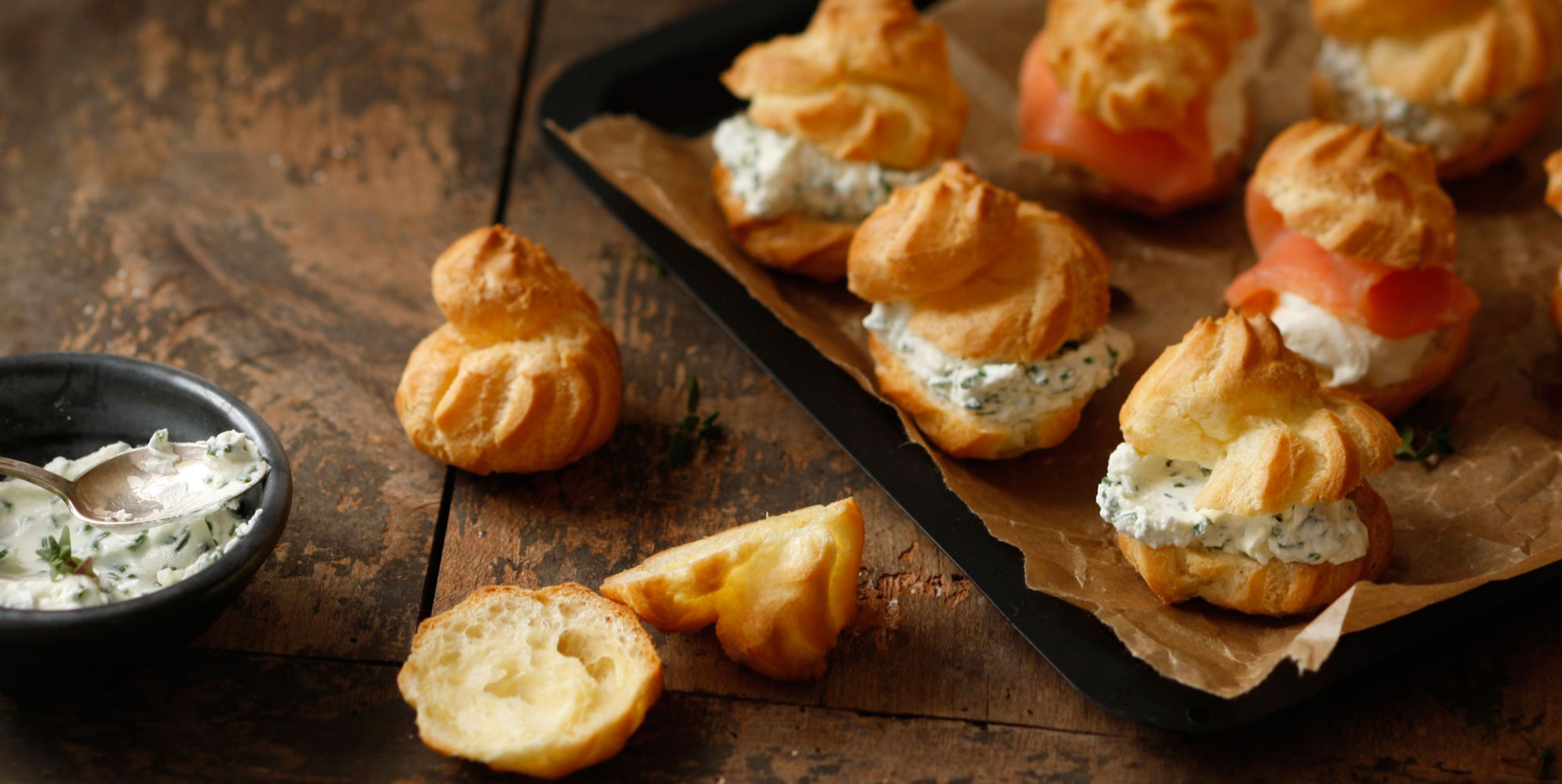 Bild zu Brandteigkrapferl mit Kräuter-Frischkäse