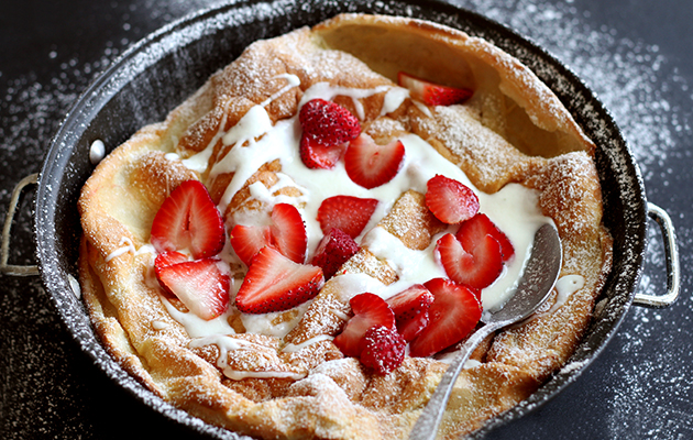 Bild zu Joghurt-Erdbeer Dutch Baby