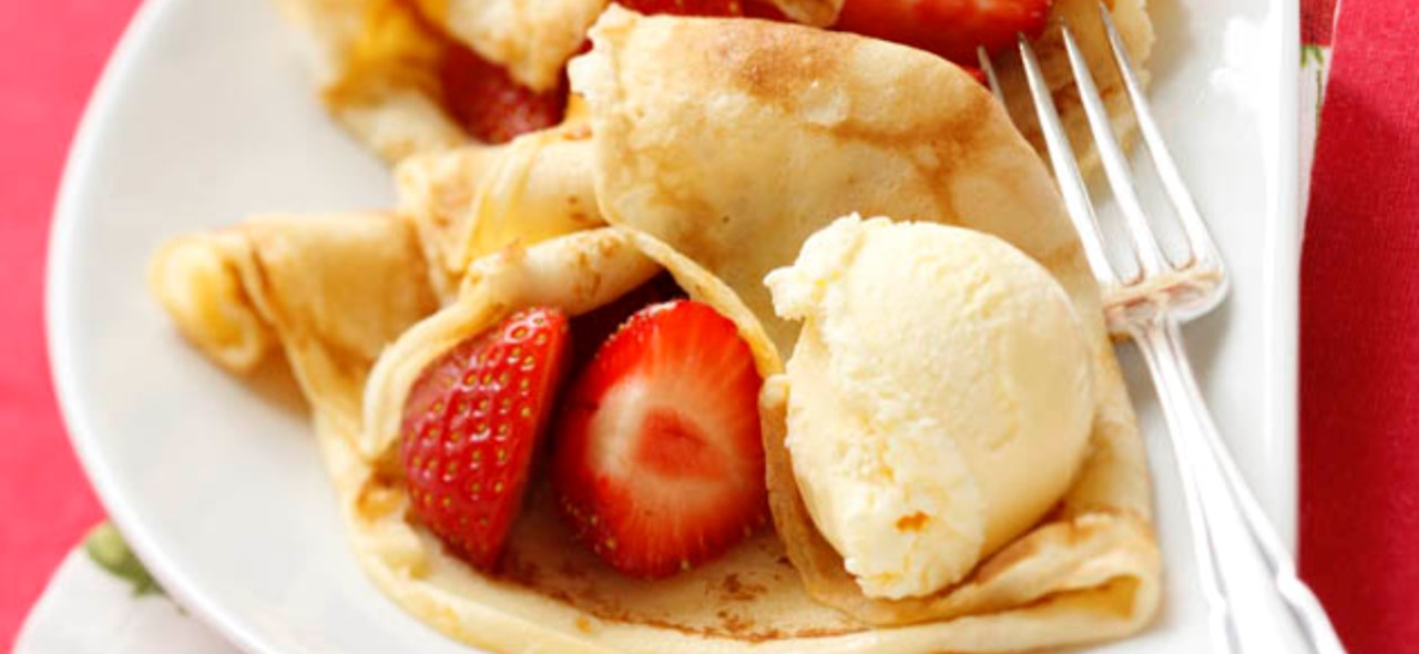 Bild zu Eispalatschinken mit Erdbeeren