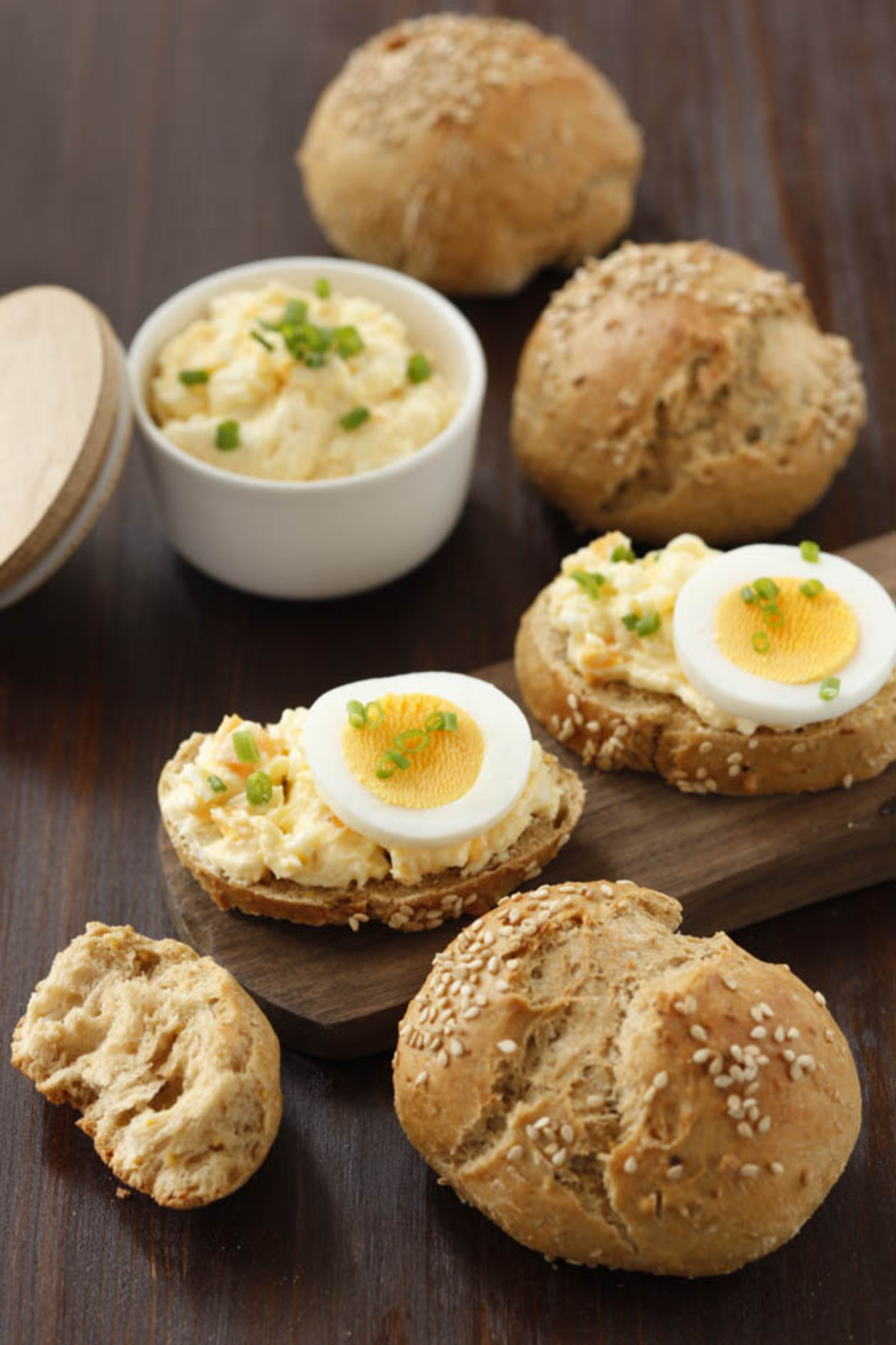 Bild zu Dinkelweckerl mit Eieraufstrich