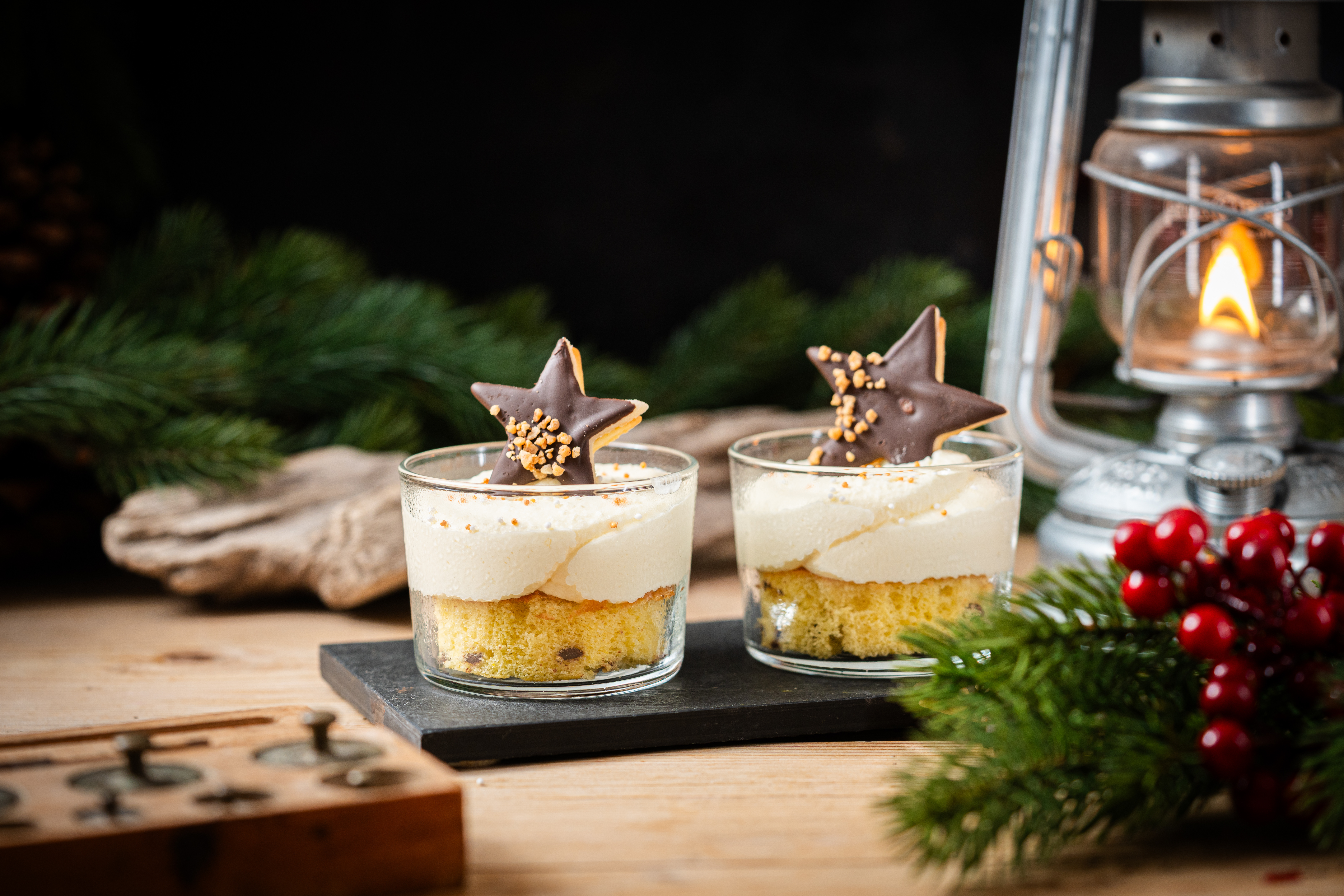 Bild zu Weihnachtliches Schokomousse-Törtchen 